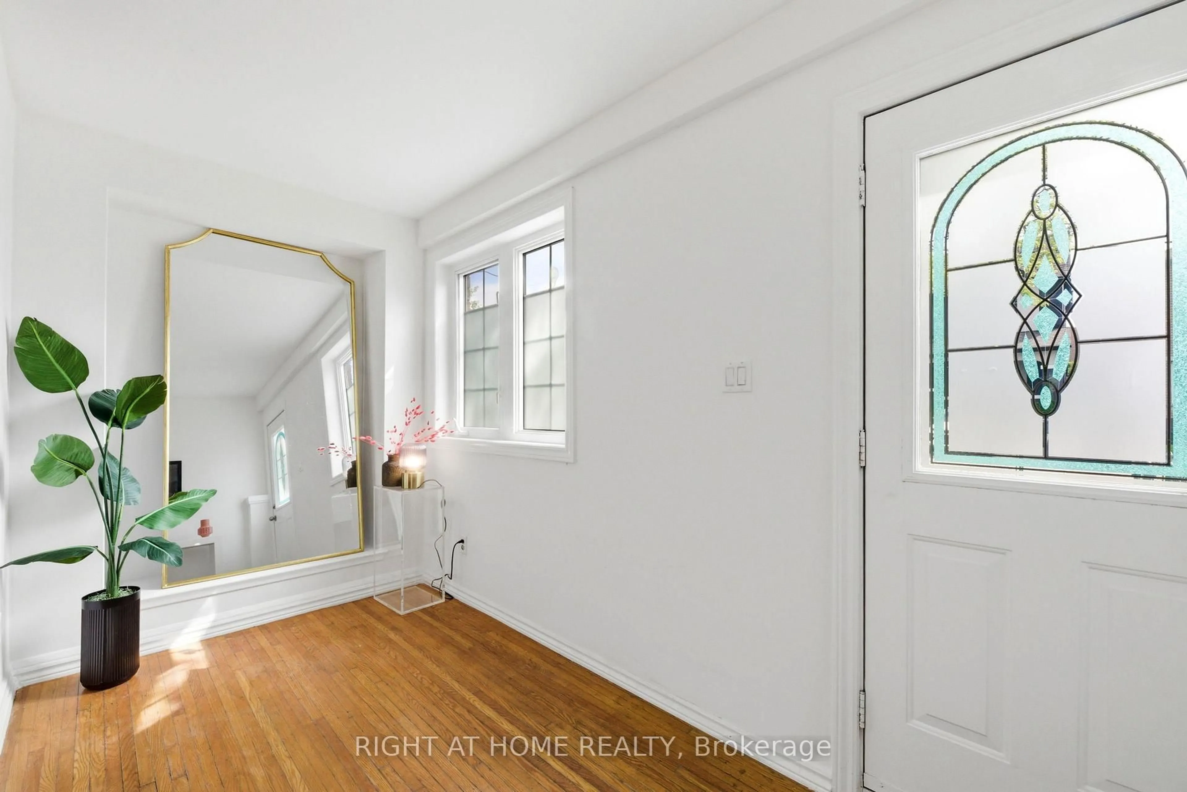 Indoor entryway for 78 Prescott Ave, Toronto Ontario M6N 3G5