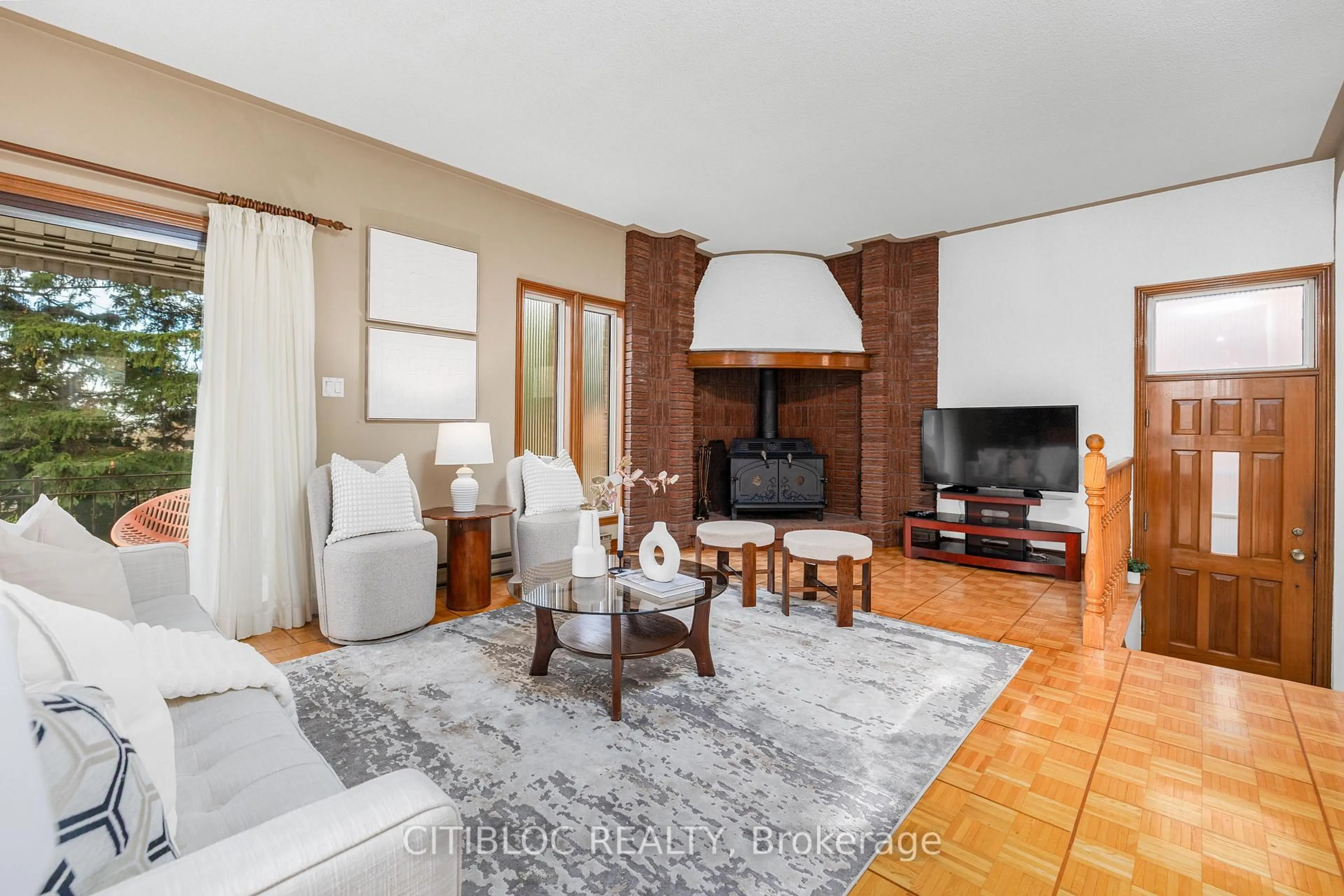 Living room with furniture, unknown for 74 Erie St, Toronto Ontario M6L 2R2