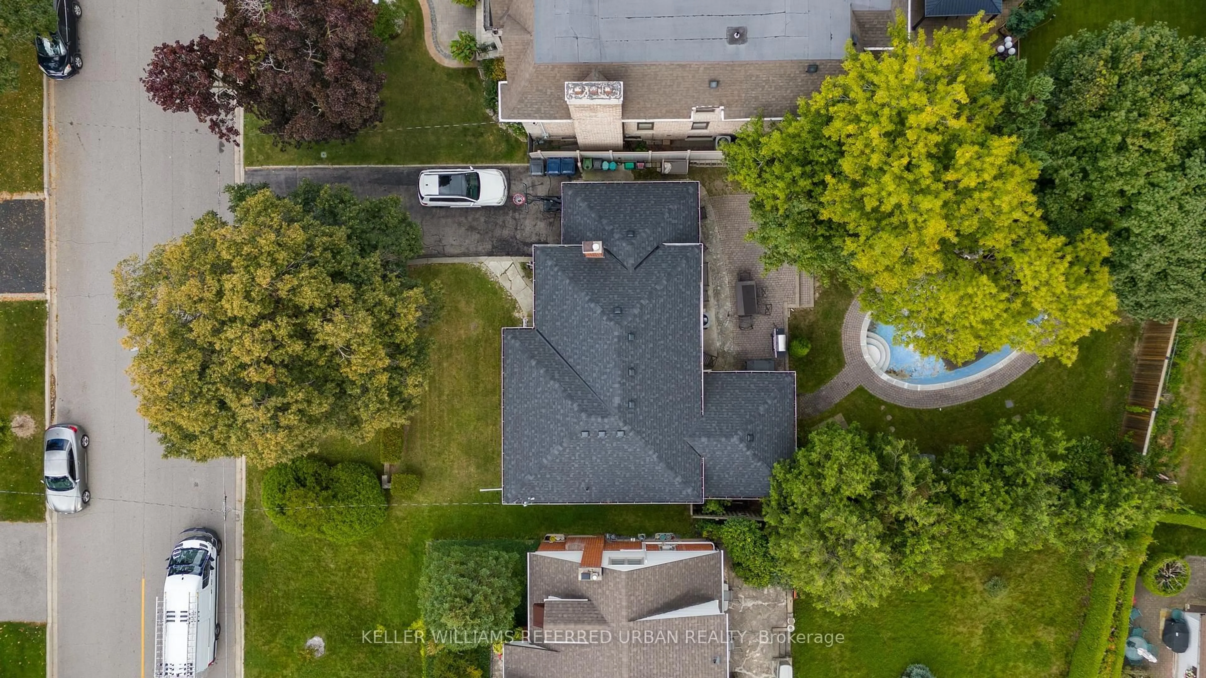 A pic from outside/outdoor area/front of a property/back of a property/a pic from drone, street for 115 Ashbourne Dr, Toronto Ontario M9B 4H9