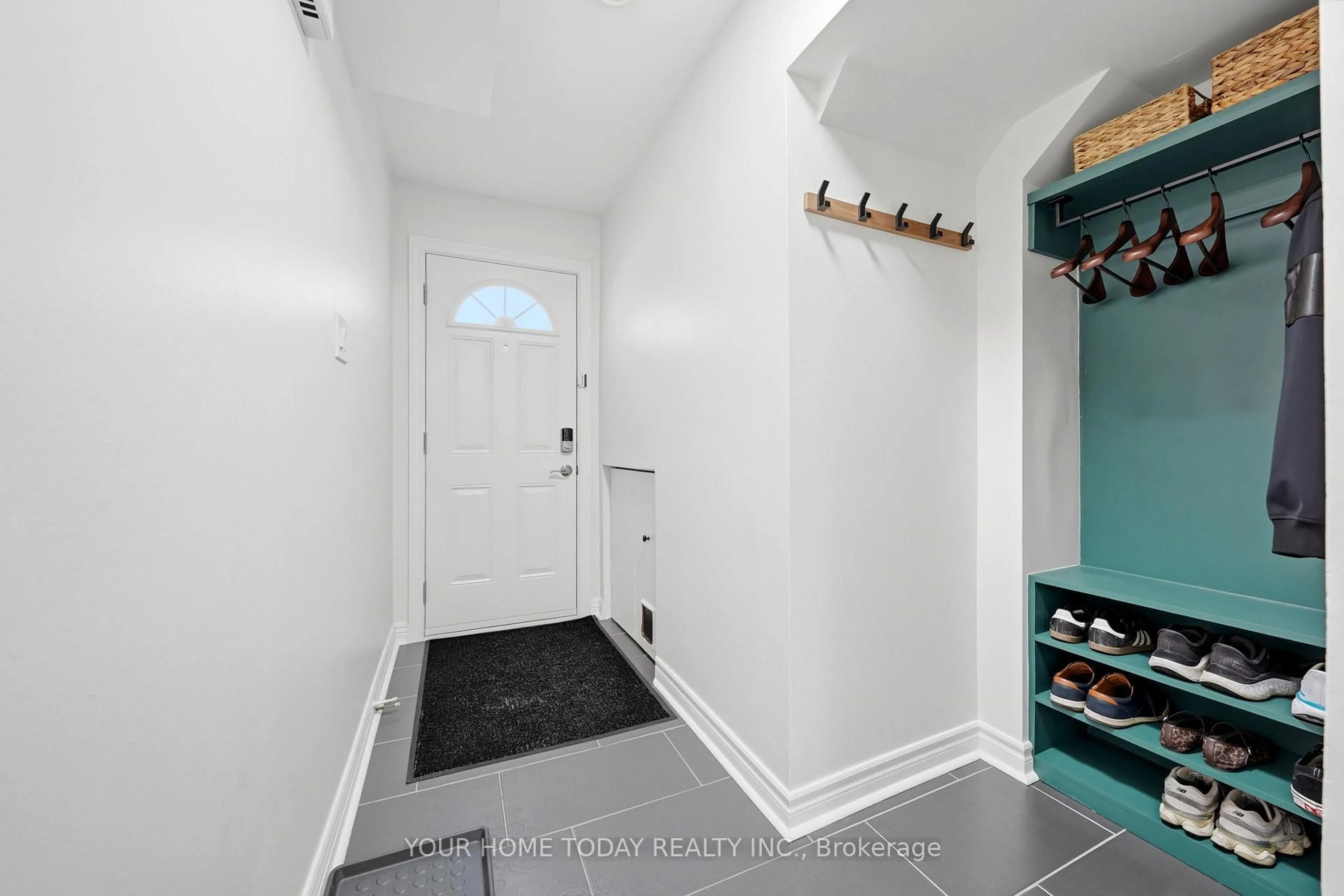 Indoor entryway for 34 Stewart MacLaren Rd, Halton Hills Ontario L7G 5L9