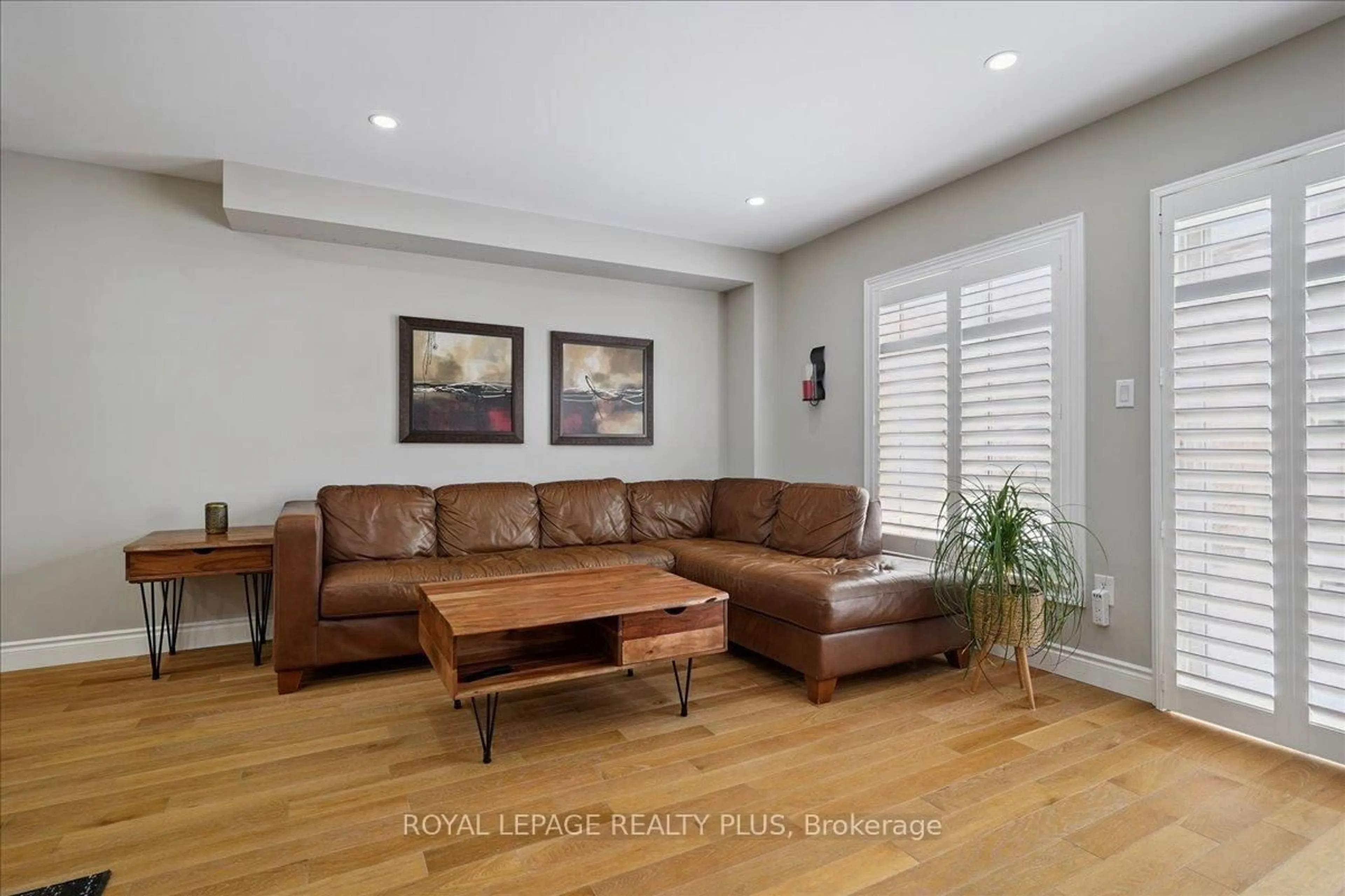 Living room with furniture, wood/laminate floor for 5300 Palmetto Pl, Mississauga Ontario L5M 0C7