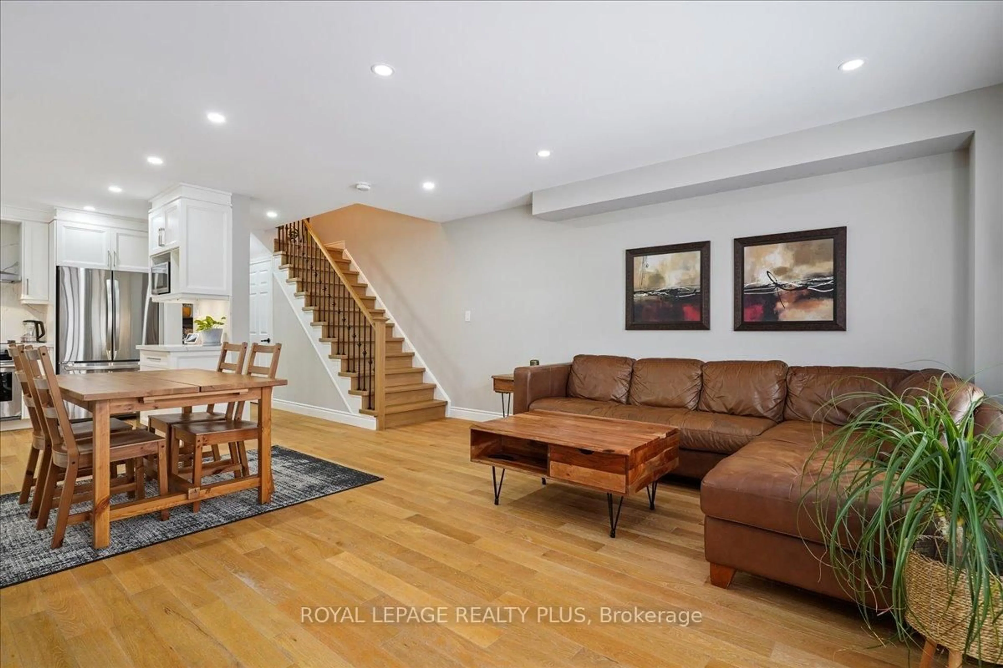 Living room with furniture, wood/laminate floor for 5300 Palmetto Pl, Mississauga Ontario L5M 0C7