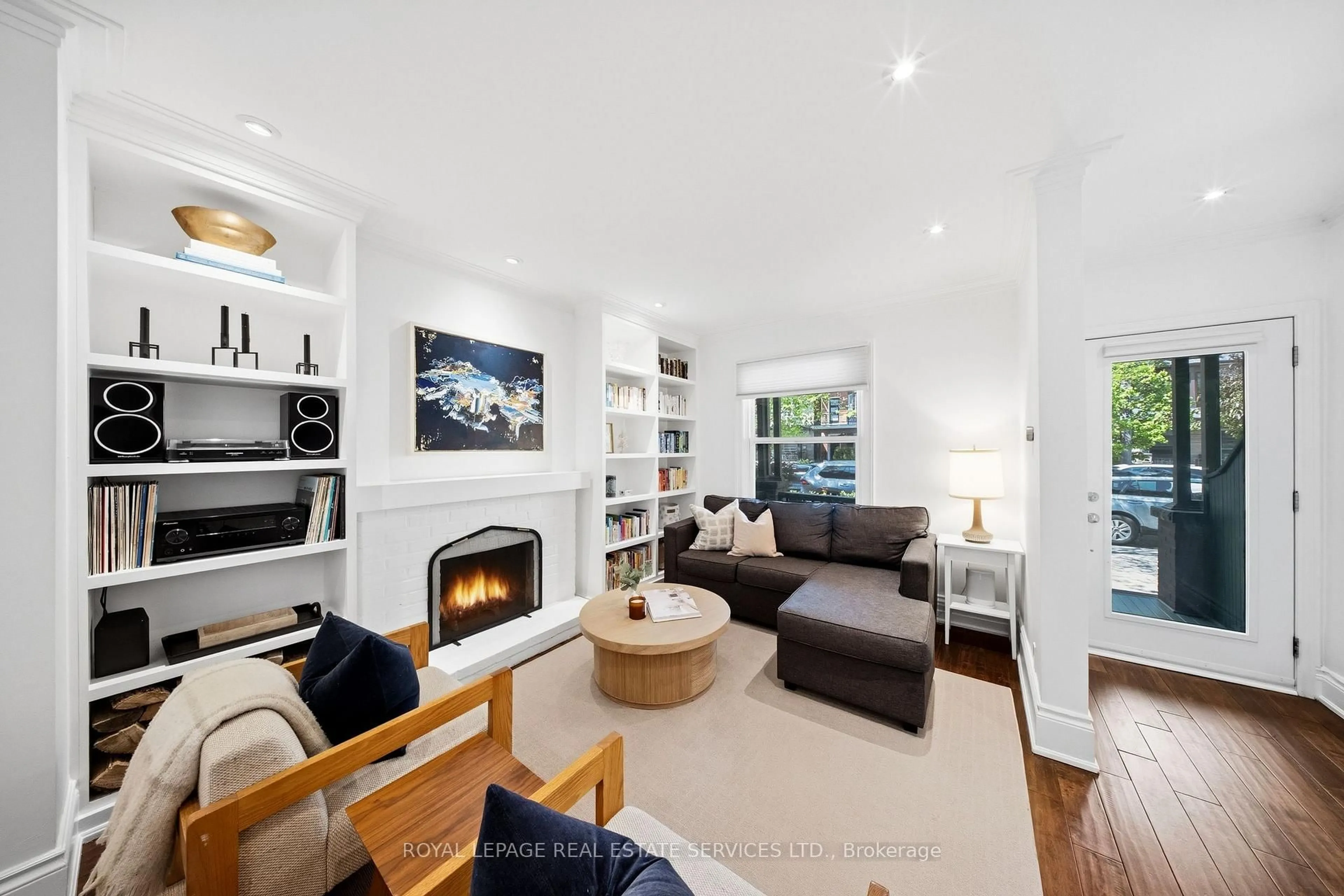 Living room with furniture, unknown for 473 Beresford Ave, Toronto Ontario M6S 3B8