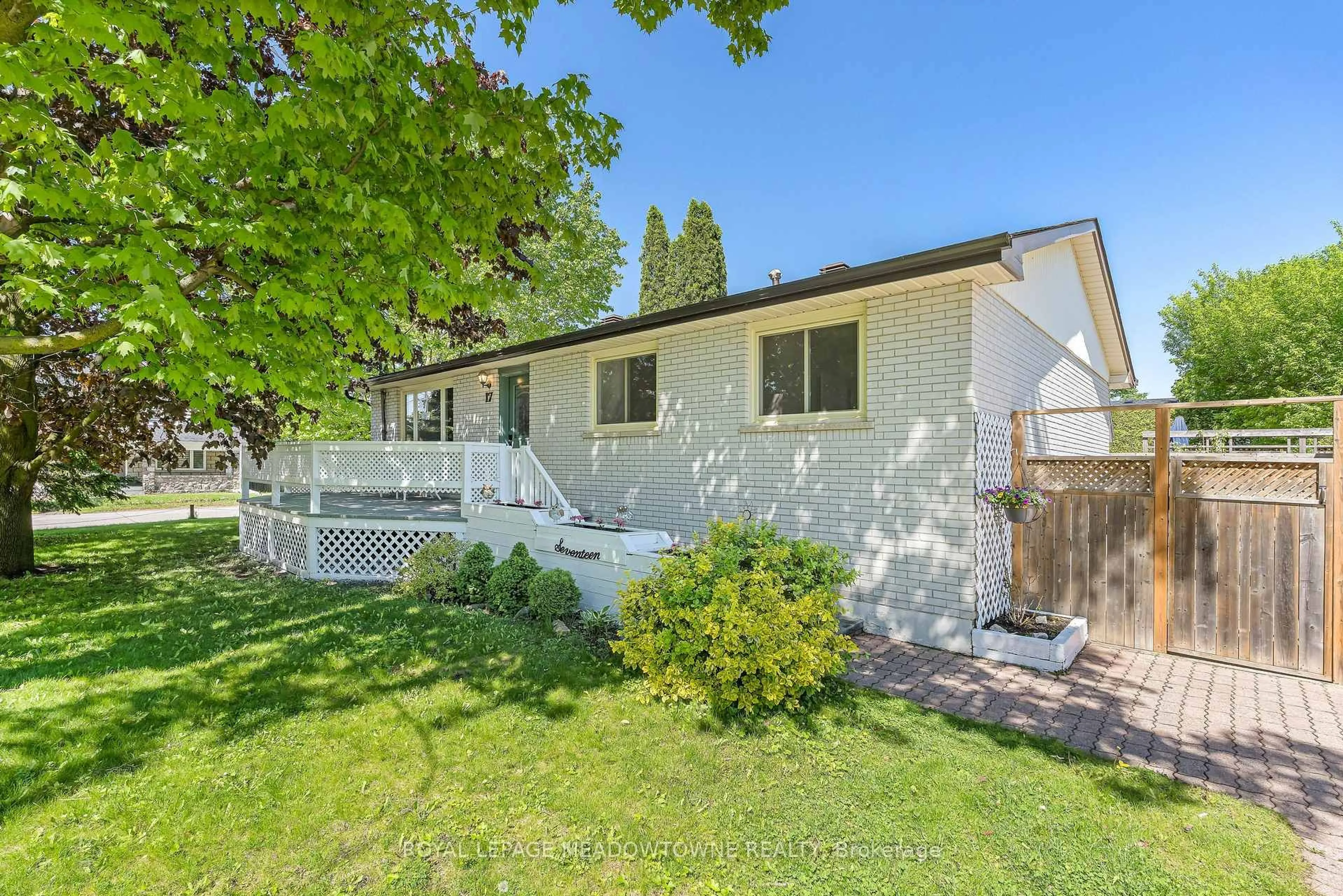 Unknown for 17 College St, Halton Hills Ontario L7G 2N6