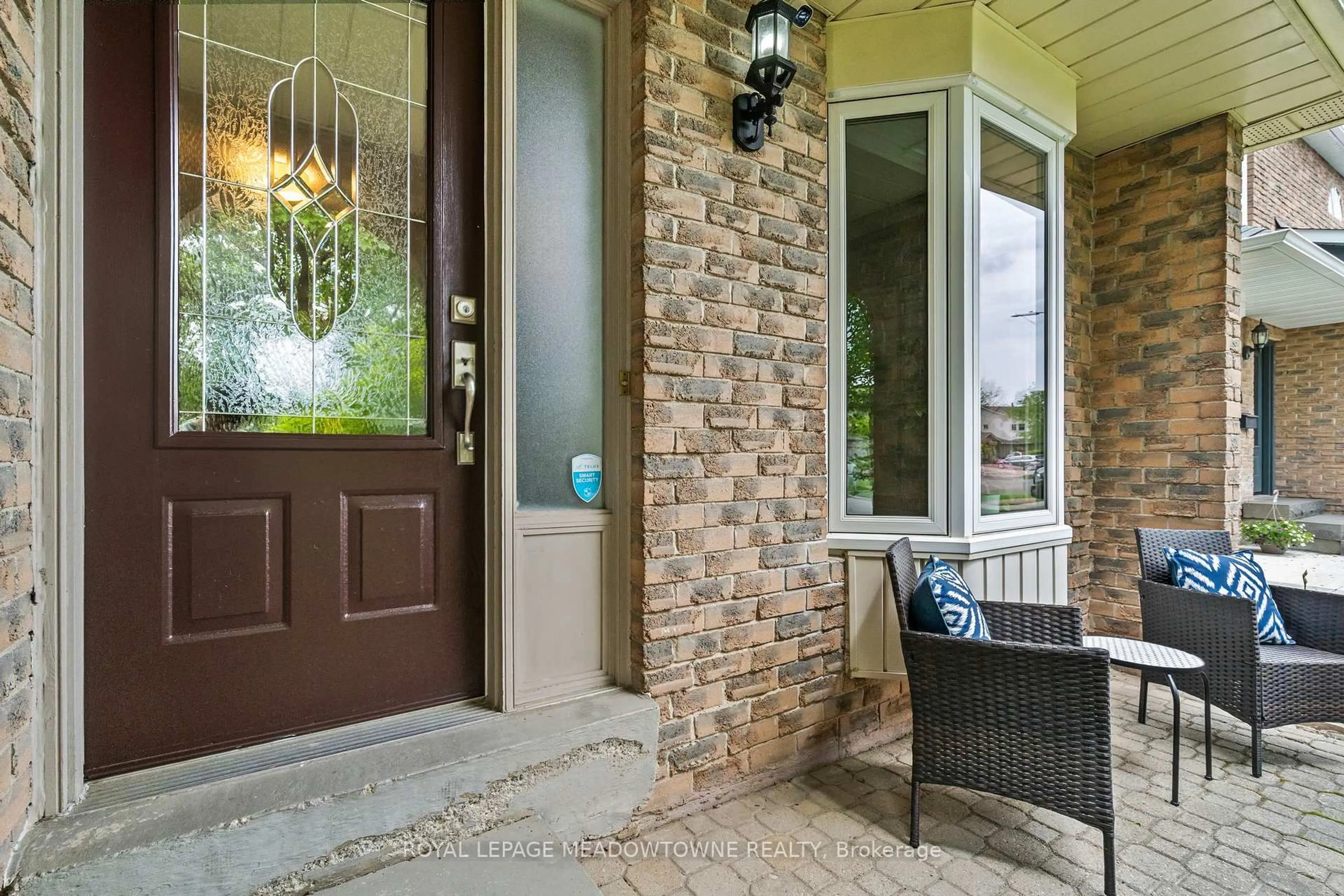 Indoor entryway for 105 Laurier Ave, Milton Ontario L9T 4X4