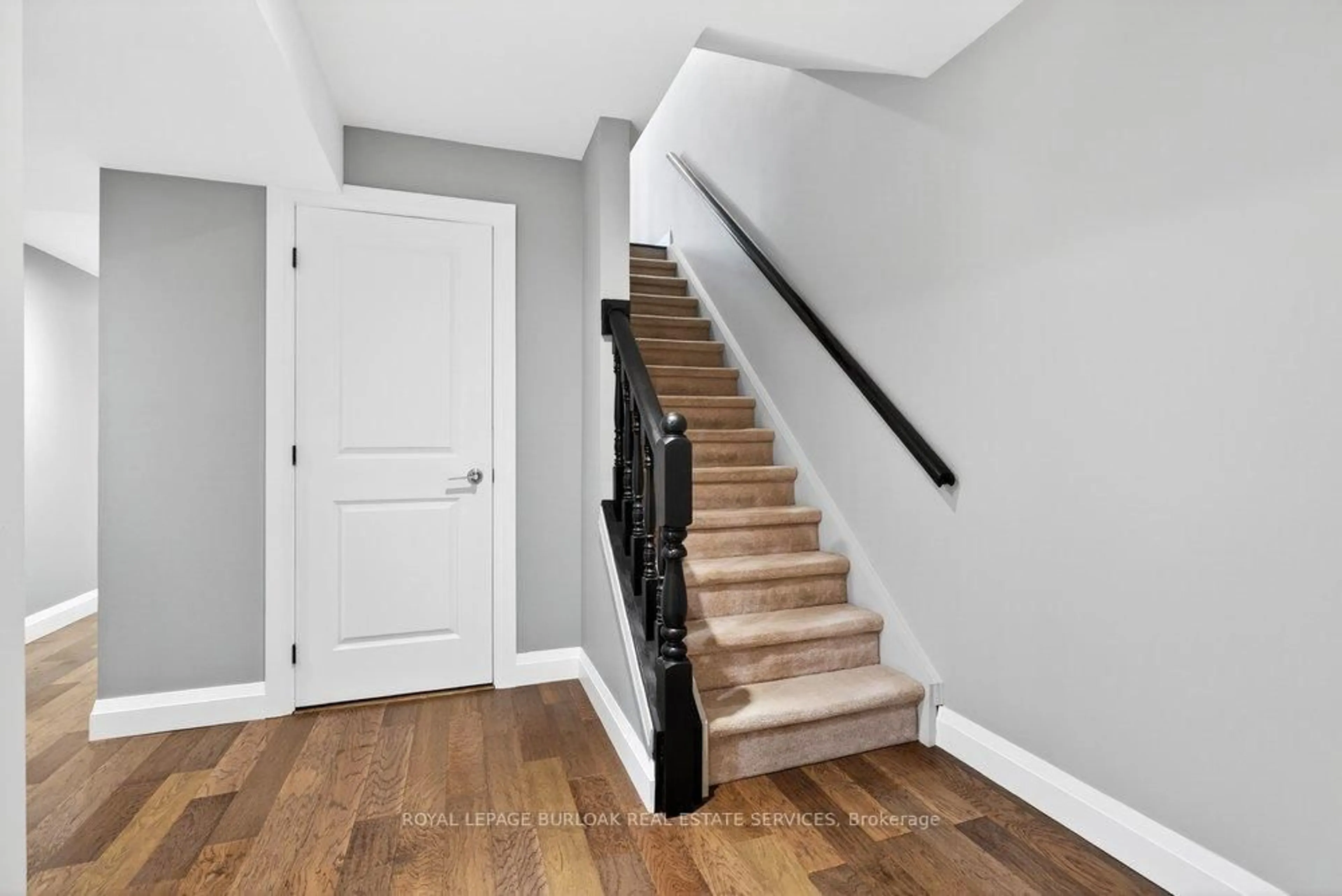 Stairs for 895 Maple Ave #409, Burlington Ontario L7S 2H7