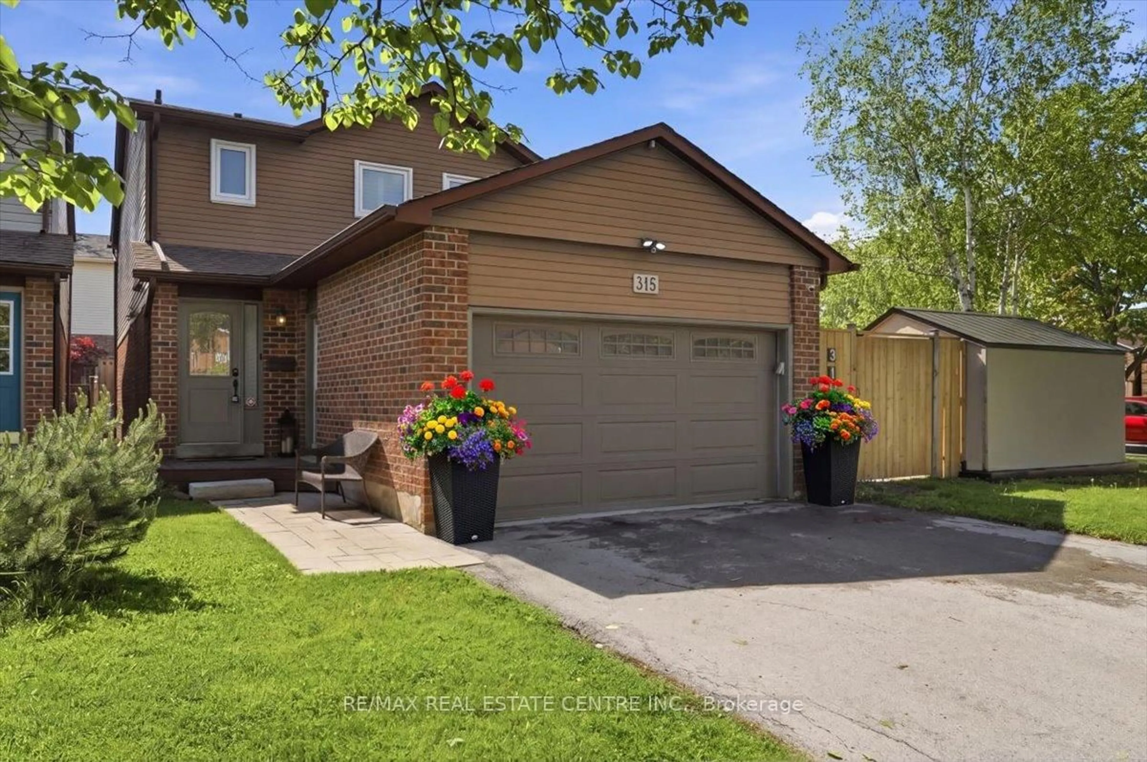 Home with brick exterior material, street for 315 Woodlawn Cres, Milton Ontario L9T 4V8