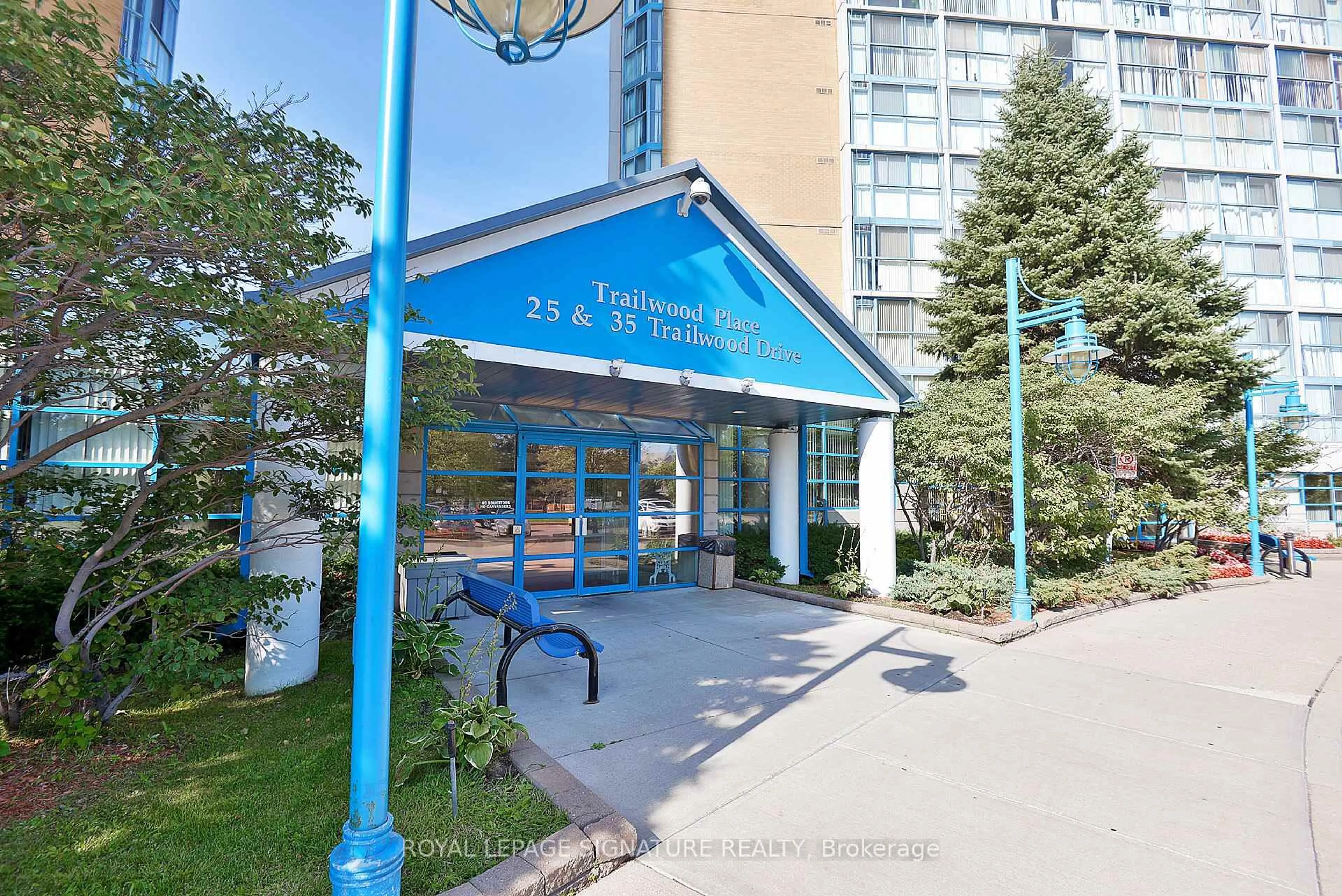 Indoor foyer for 25 Trailwood Dr #1803, Mississauga Ontario L4Z 3K9