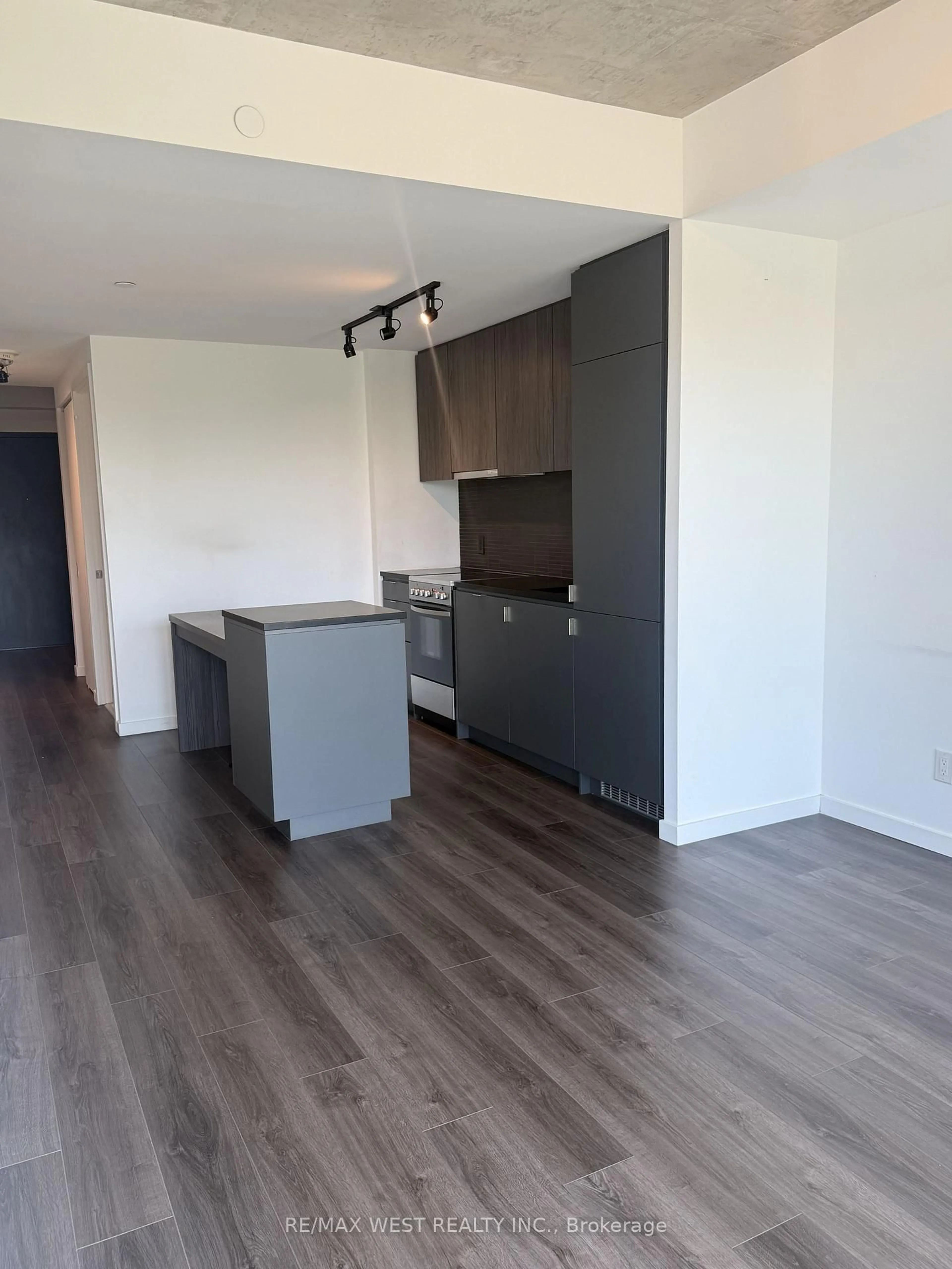 A pic of a room for 7 Smith Cres #407, Toronto Ontario M8Z 0G3