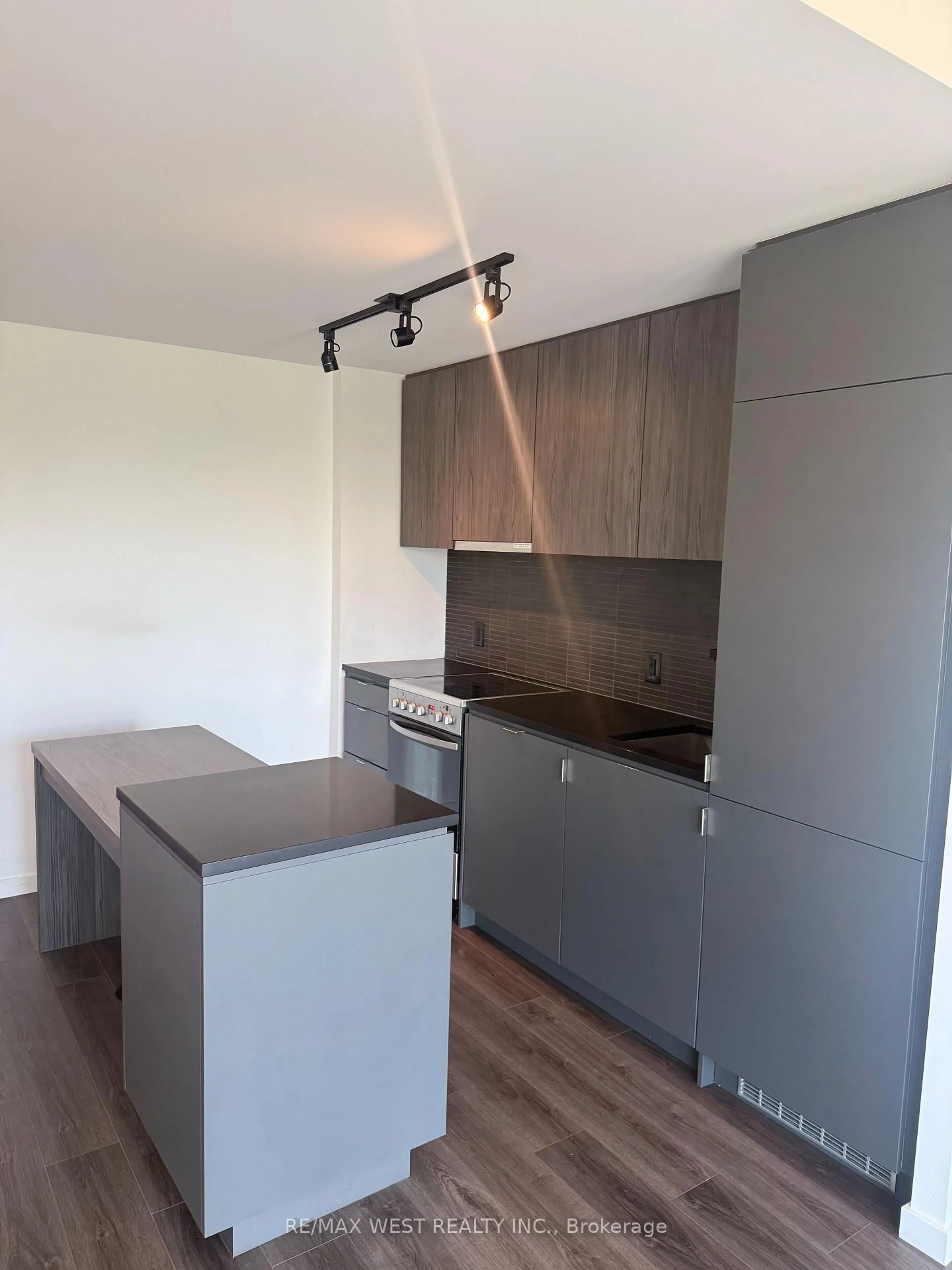 Standard kitchen, wood/laminate floor for 7 Smith Cres #407, Toronto Ontario M8Z 0G3