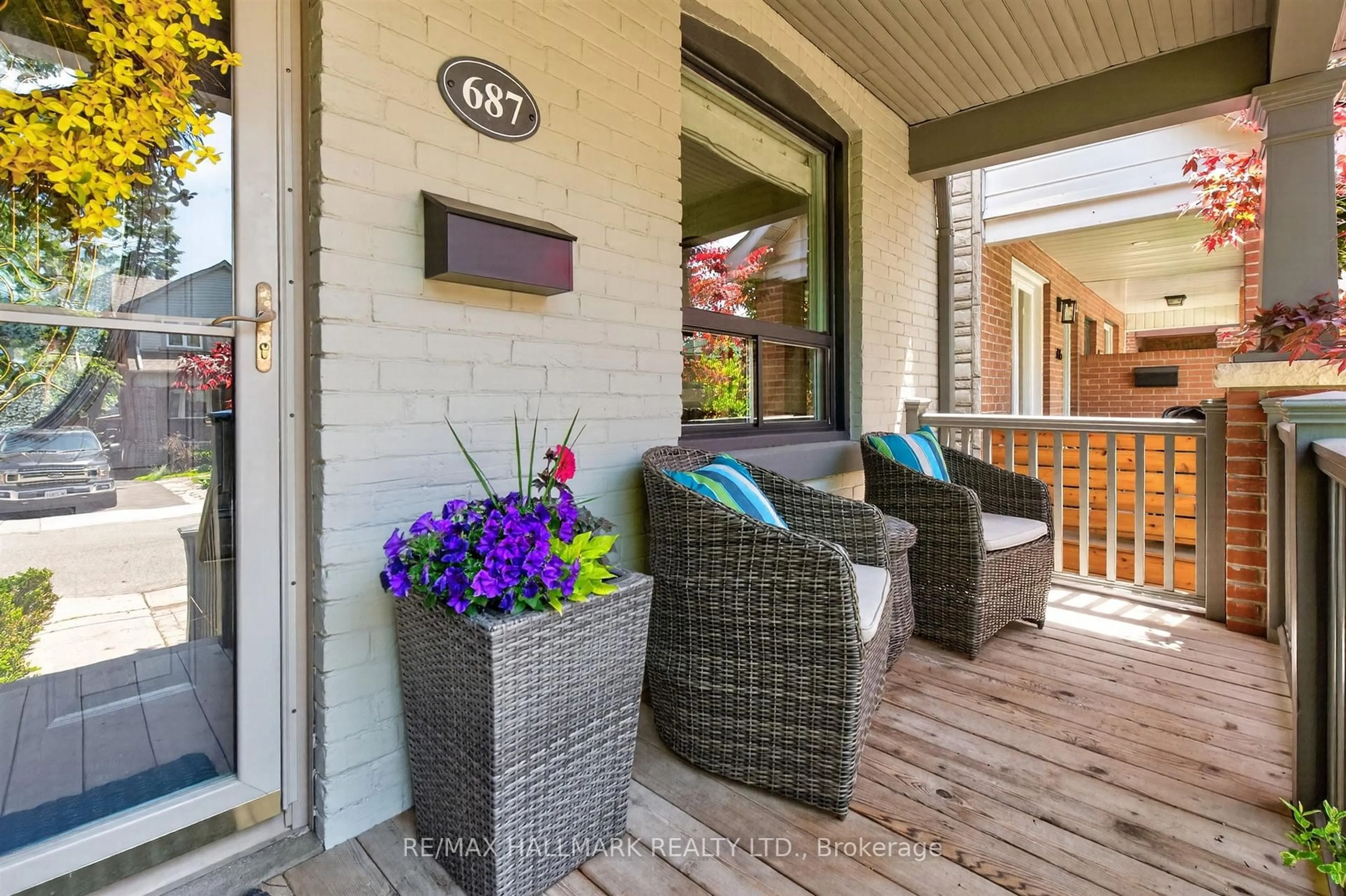 Patio, street for 687 Durie St, Toronto Ontario M6S 3H4