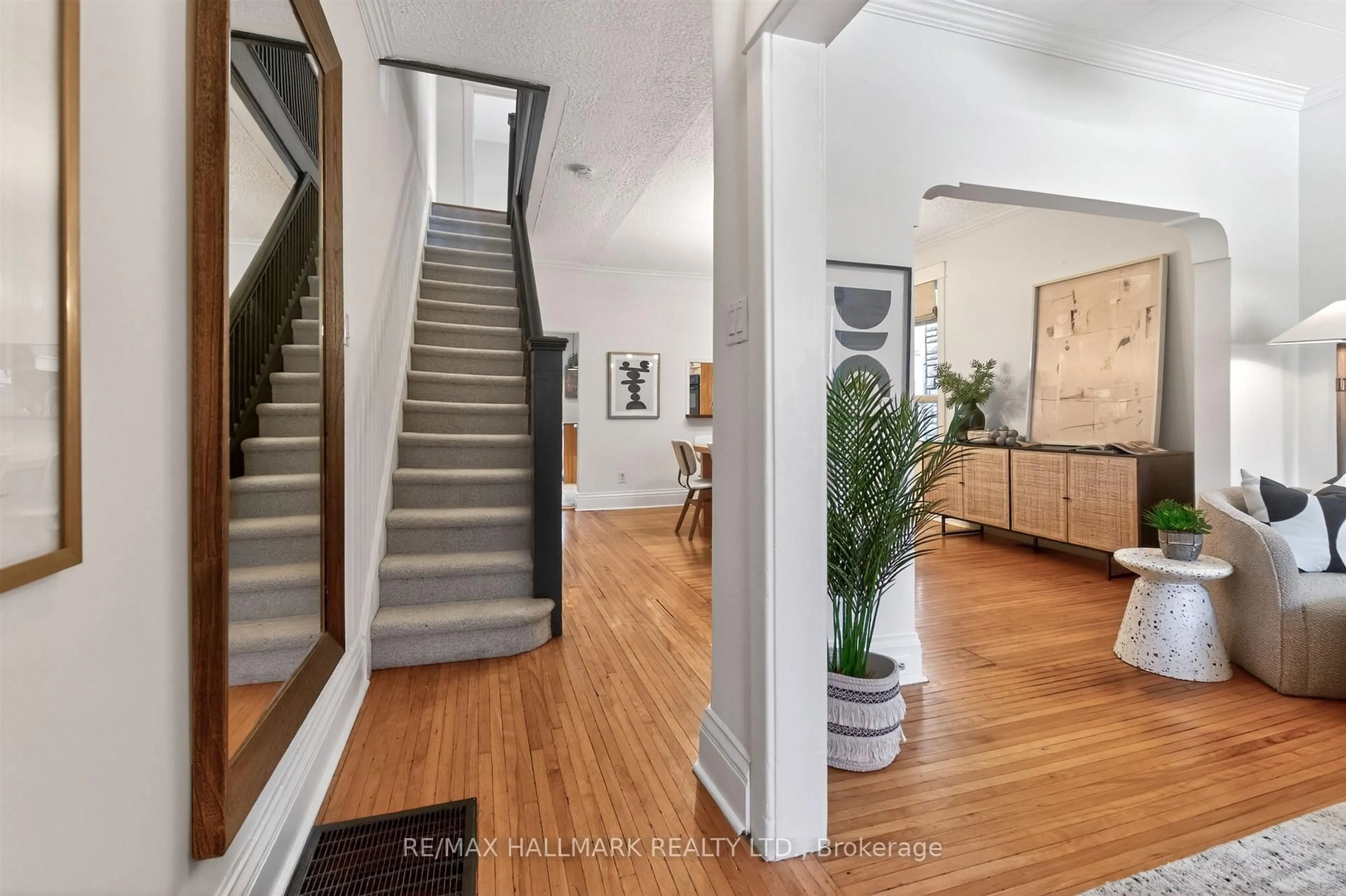 Indoor entryway for 687 Durie St, Toronto Ontario M6S 3H4