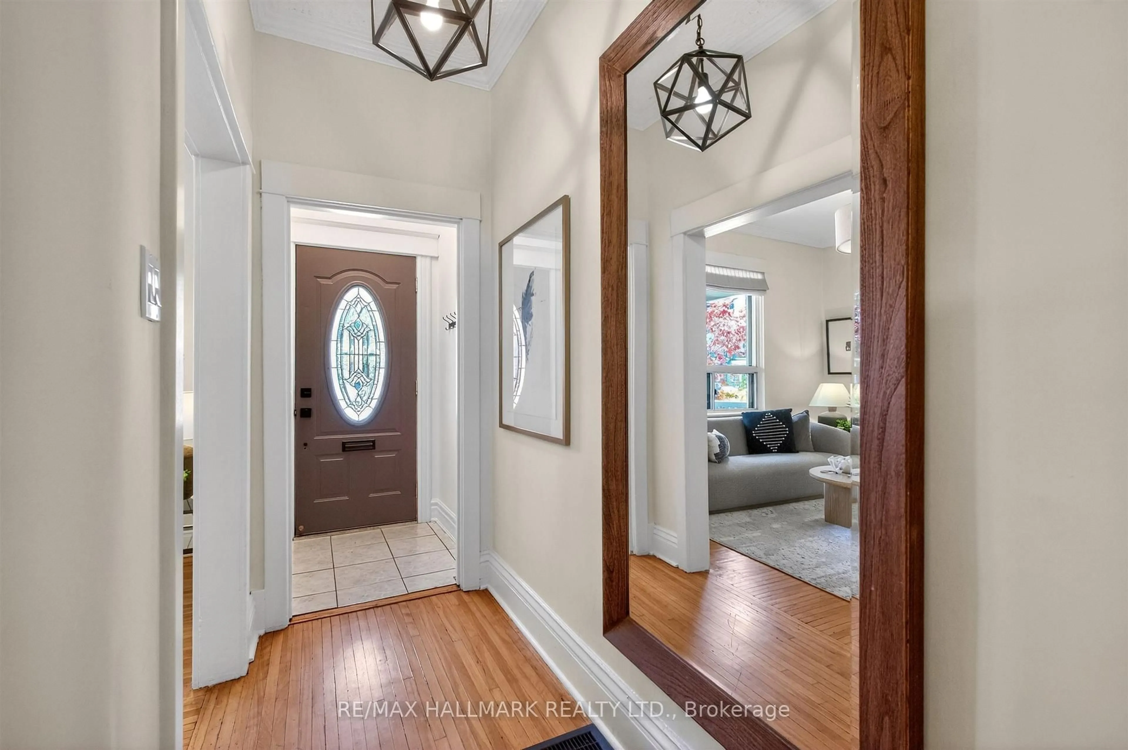 Indoor entryway for 687 Durie St, Toronto Ontario M6S 3H4