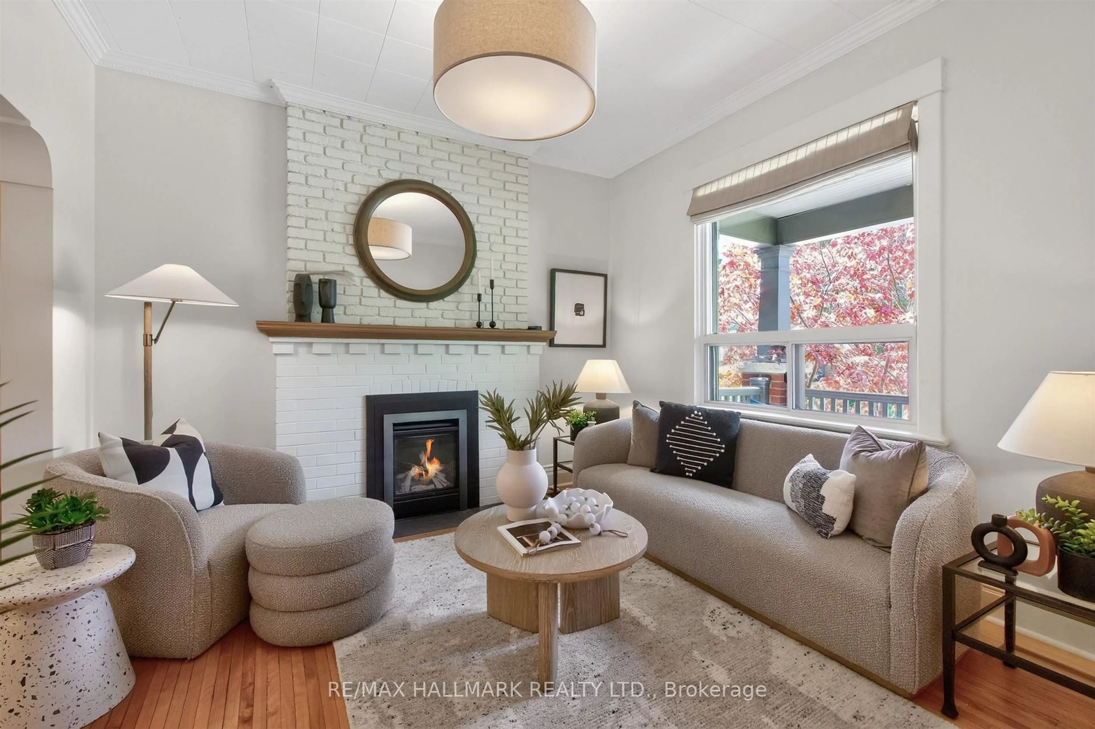 Living room with furniture, unknown for 687 Durie St, Toronto Ontario M6S 3H4