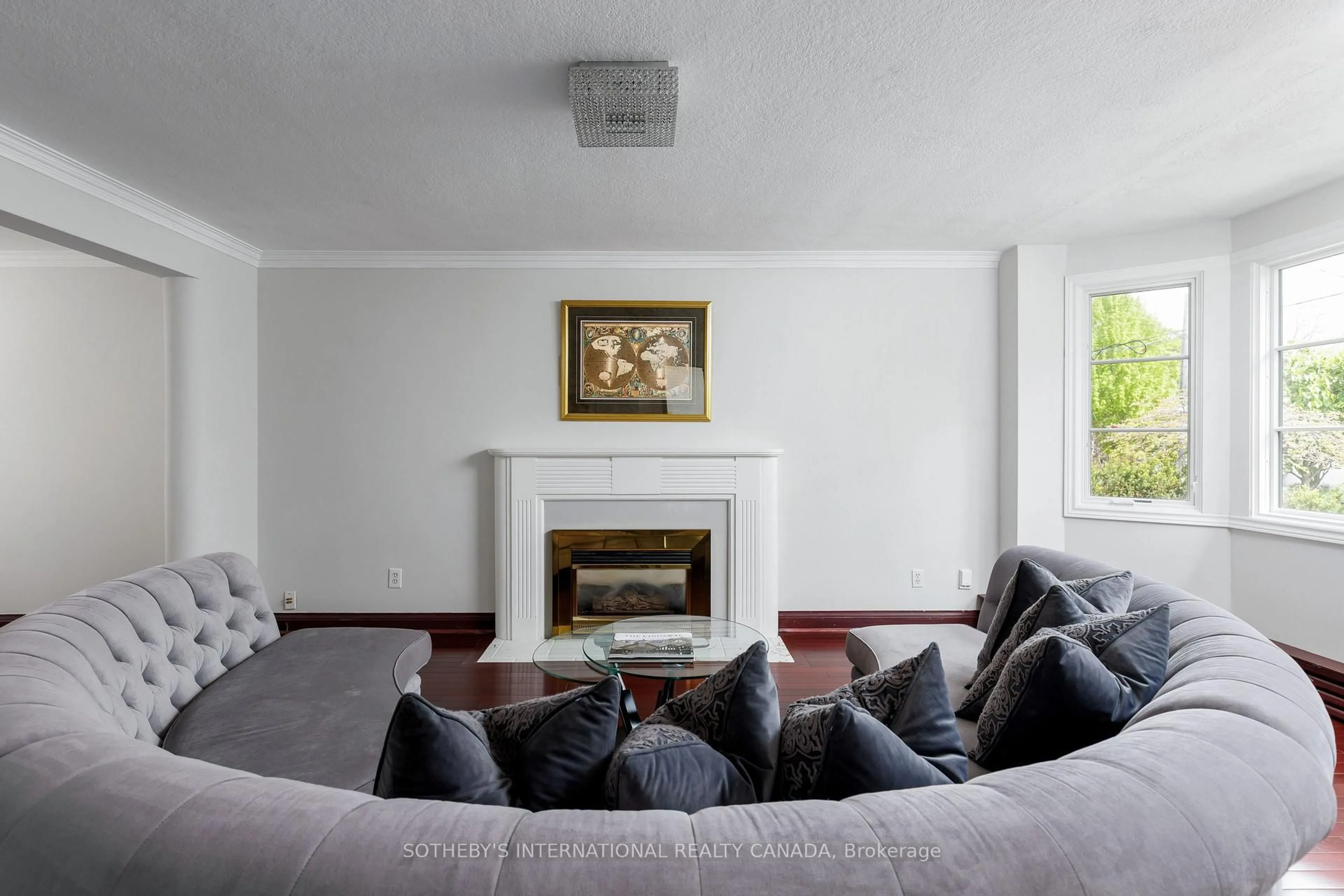 Living room with furniture, unknown for 90 Kingsway Cres, Toronto Ontario M8X 2R9