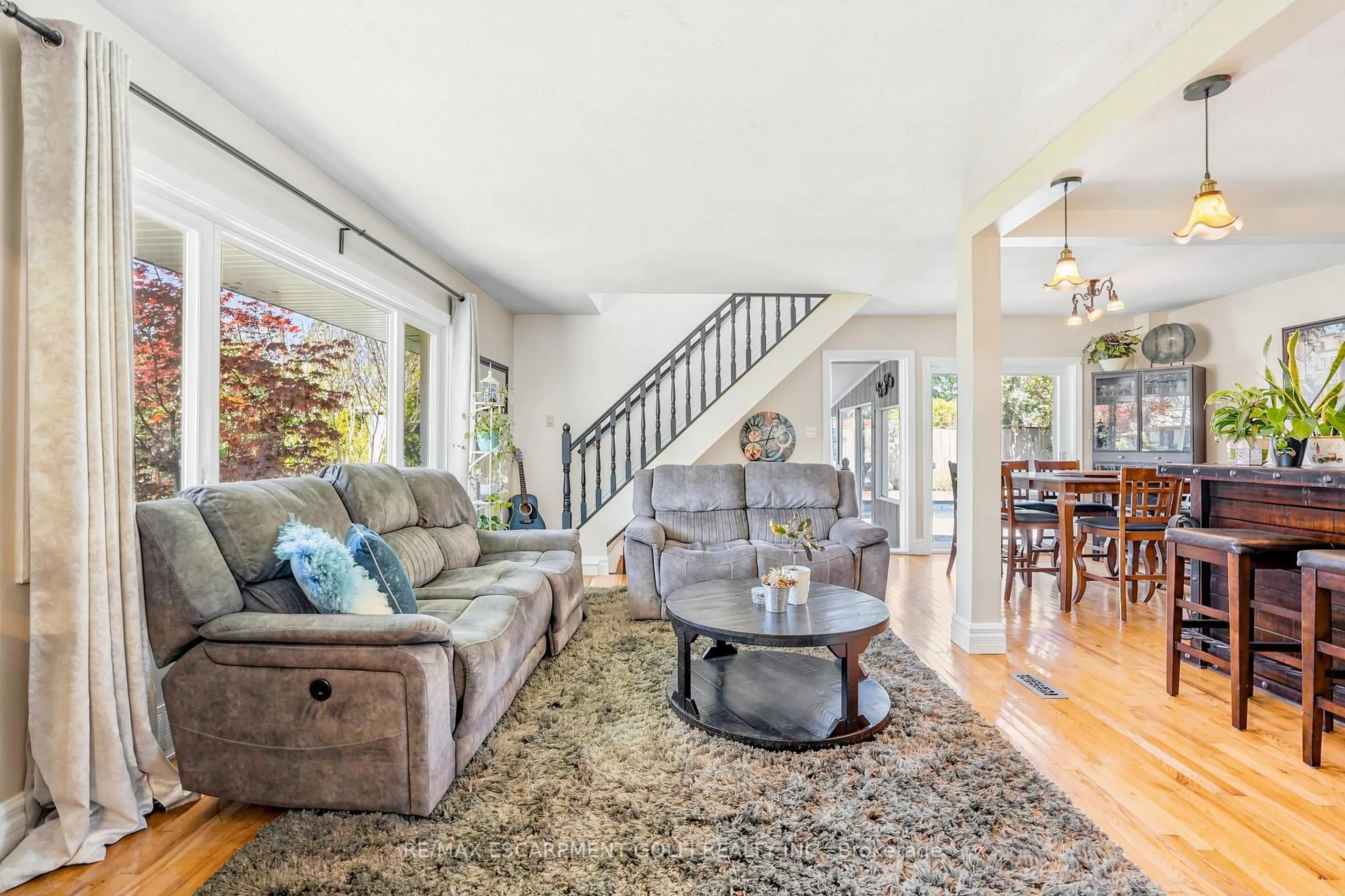 Living room with furniture, unknown for 937 Park Ave, Burlington Ontario L7T 1N8