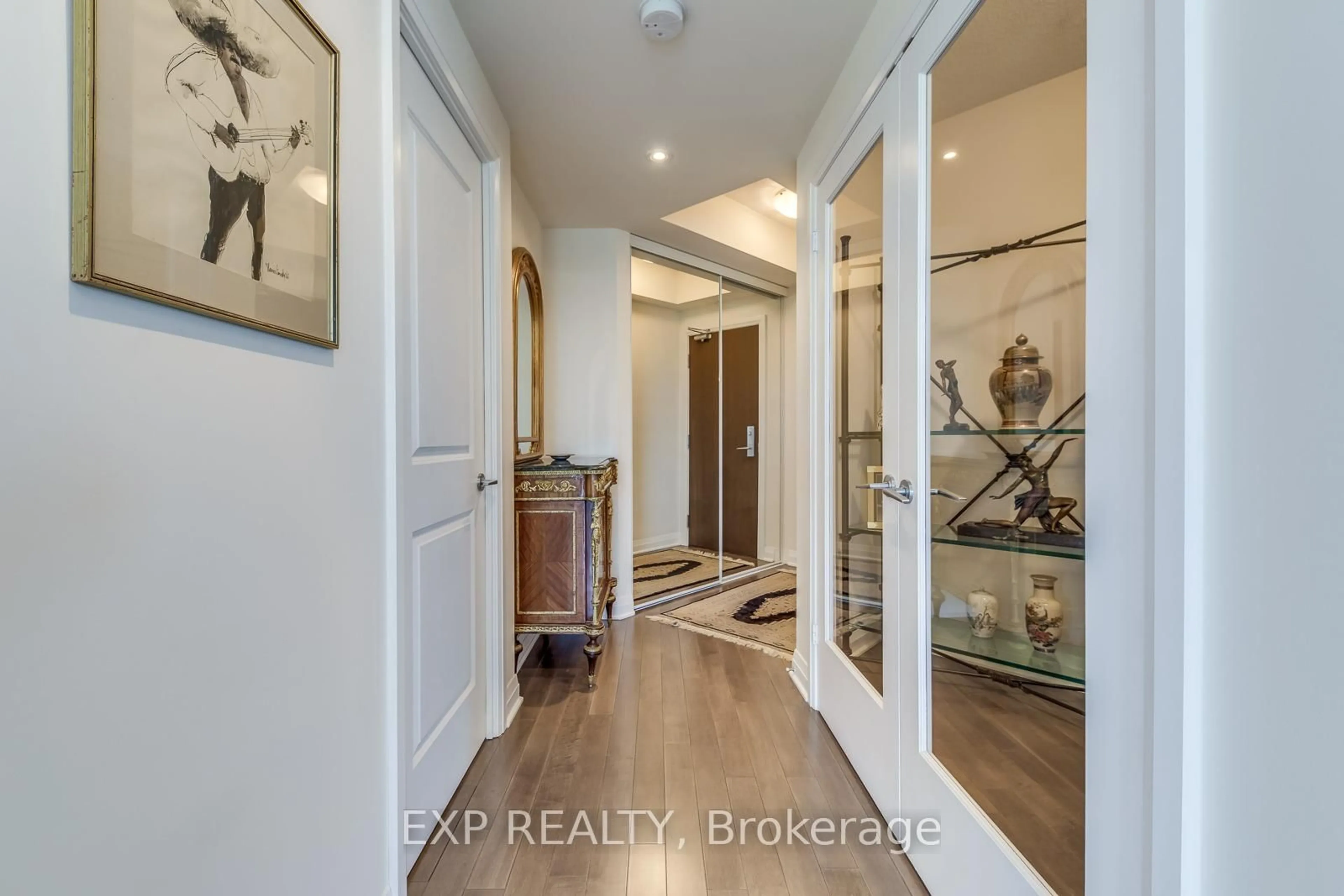 Unknown for 1055 Southdown Rd #905, Mississauga Ontario L5J 0A3