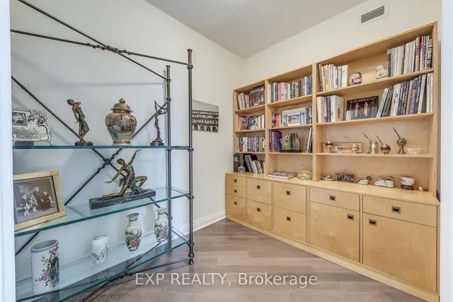 1055 Southdown Rd #905, Mississauga 5