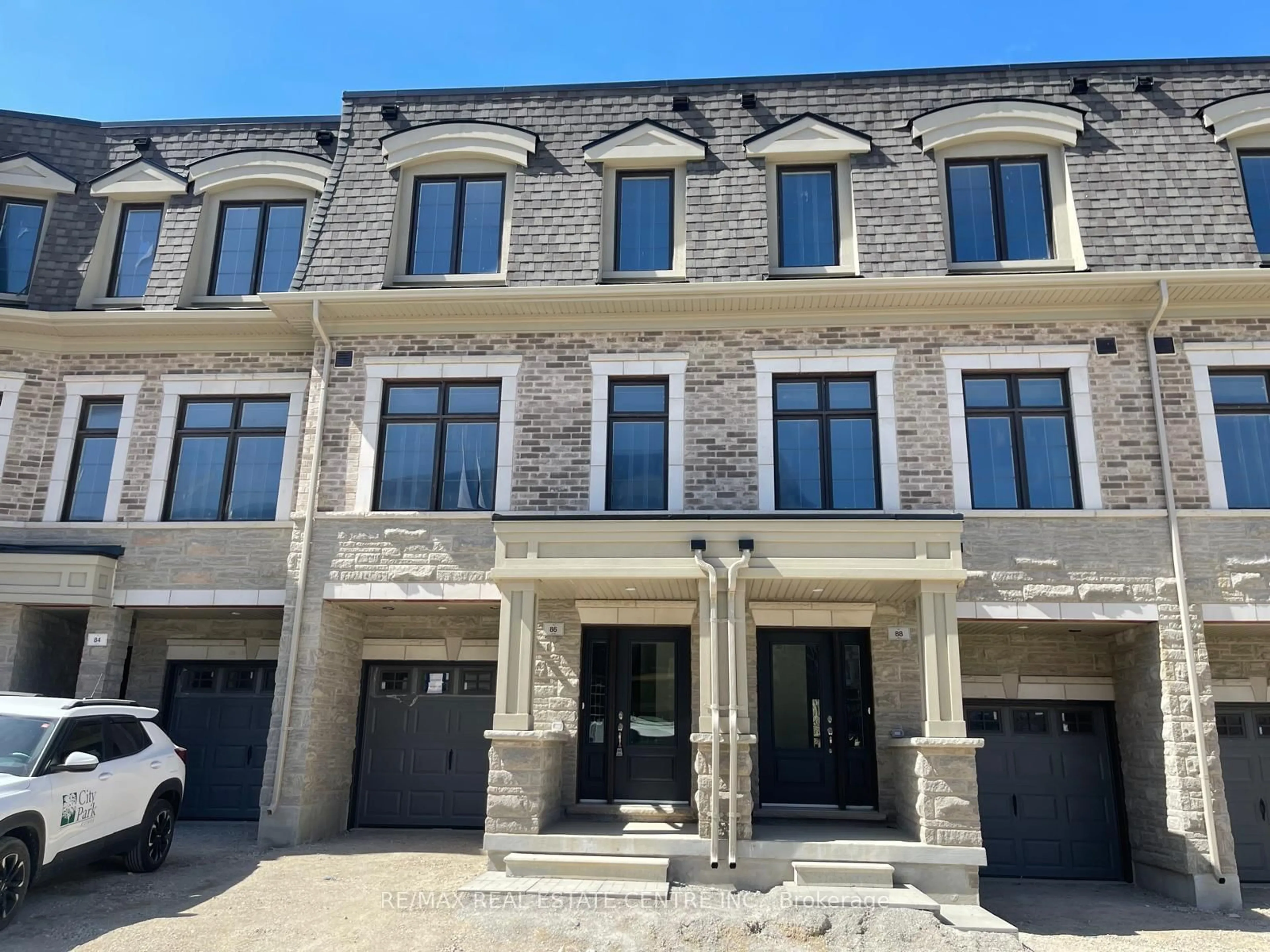 Unknown for 86 Salina St, Mississauga Ontario L5M 2S5