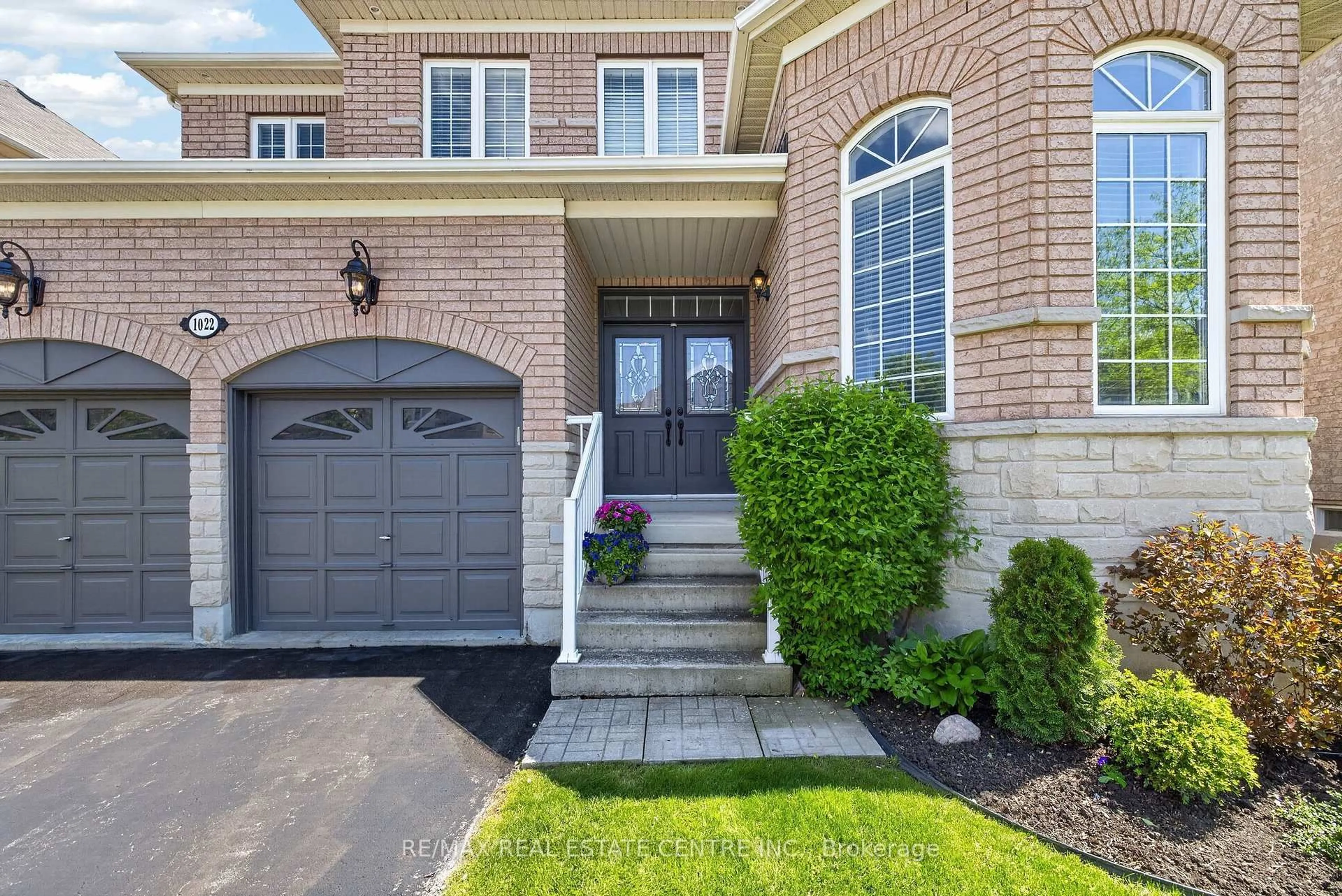 Unknown for 1022 Laidlaw Dr, Milton Ontario L9T 6R9