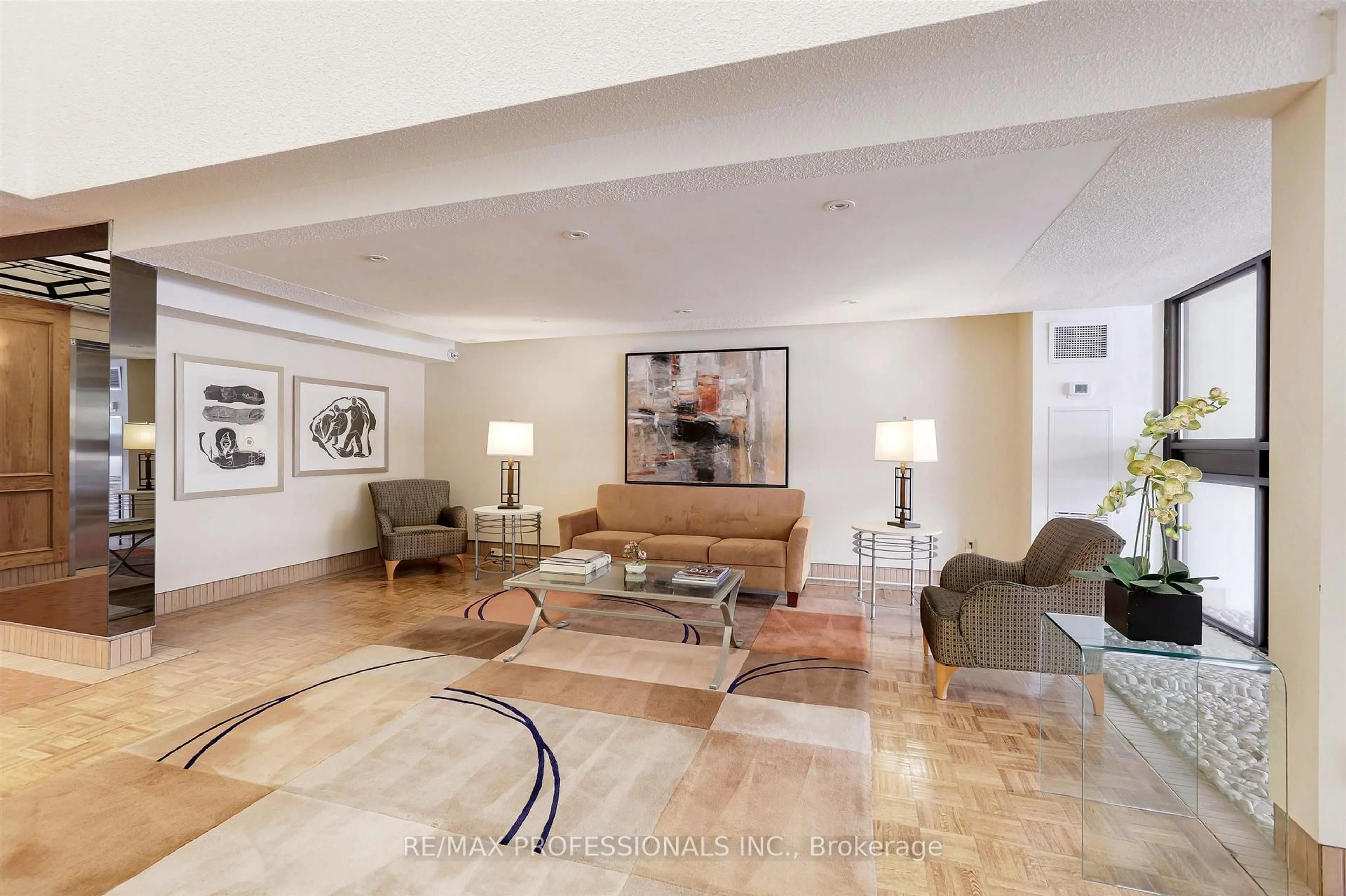 Unknown for 80 Quebec Ave #122, Toronto Ontario M6P 4B7