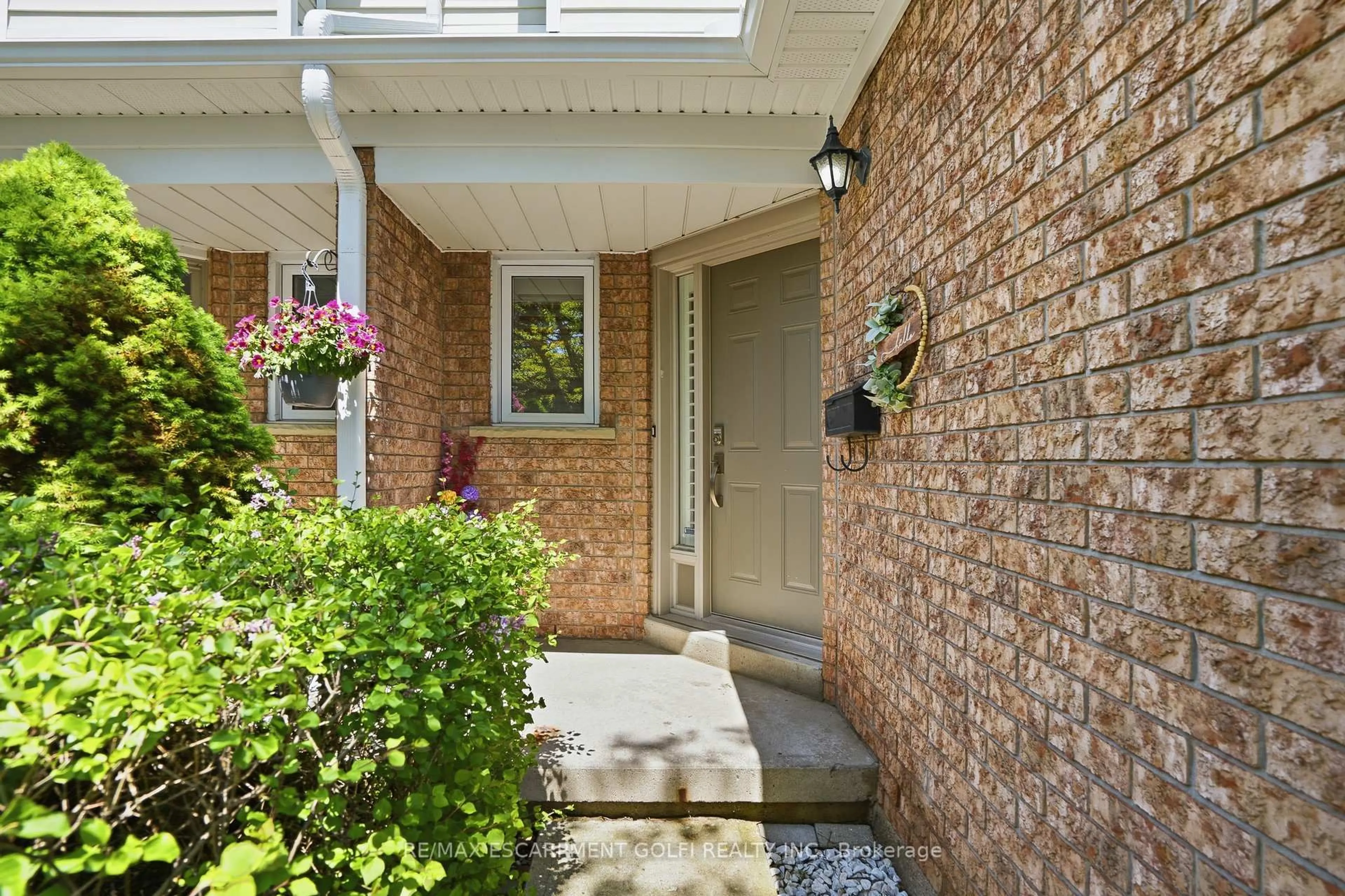Unknown for 2215 Cleaver Ave #16, Burlington Ontario L7M 4C5