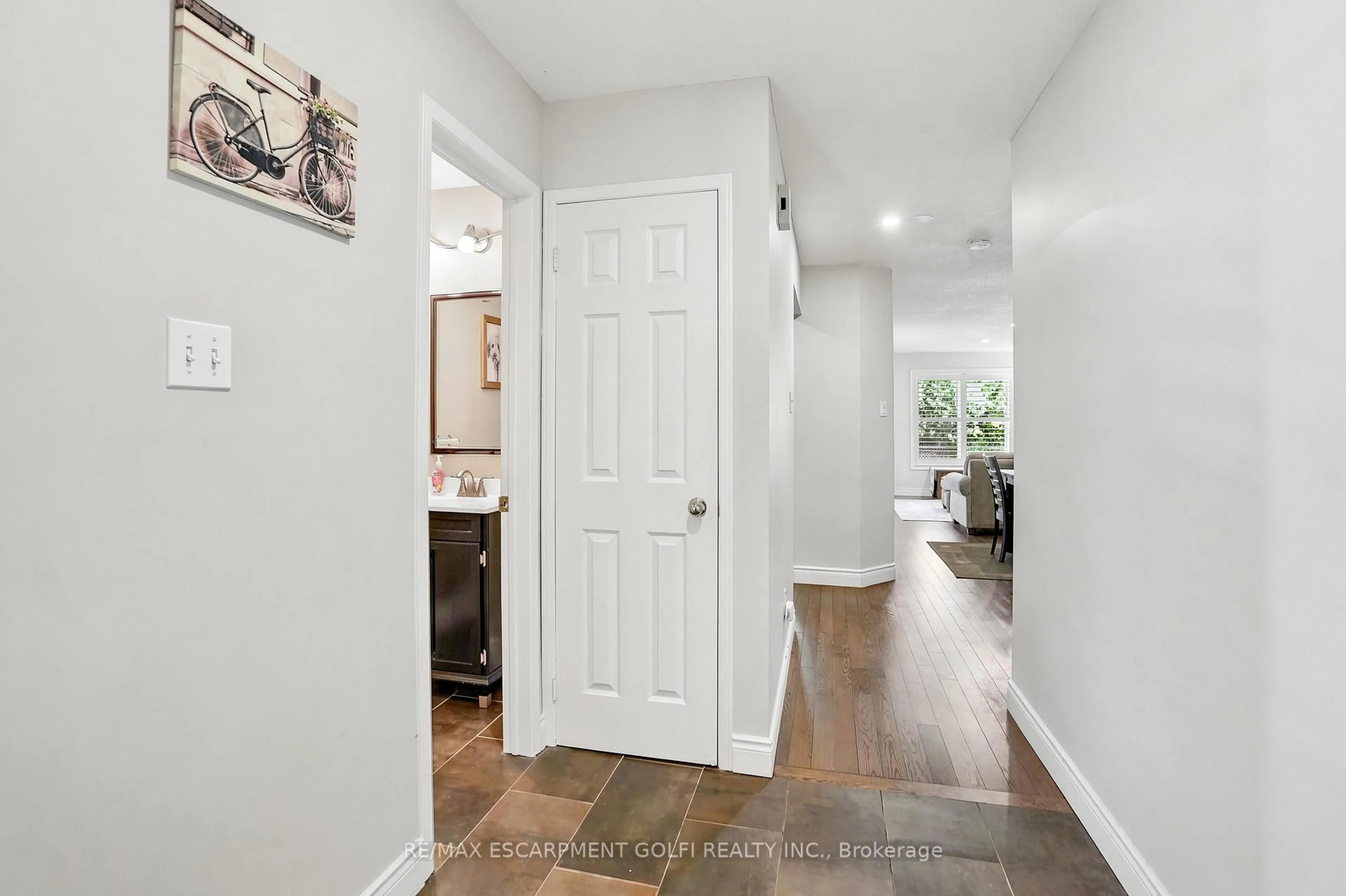 Unknown for 2215 Cleaver Ave #16, Burlington Ontario L7M 4C5