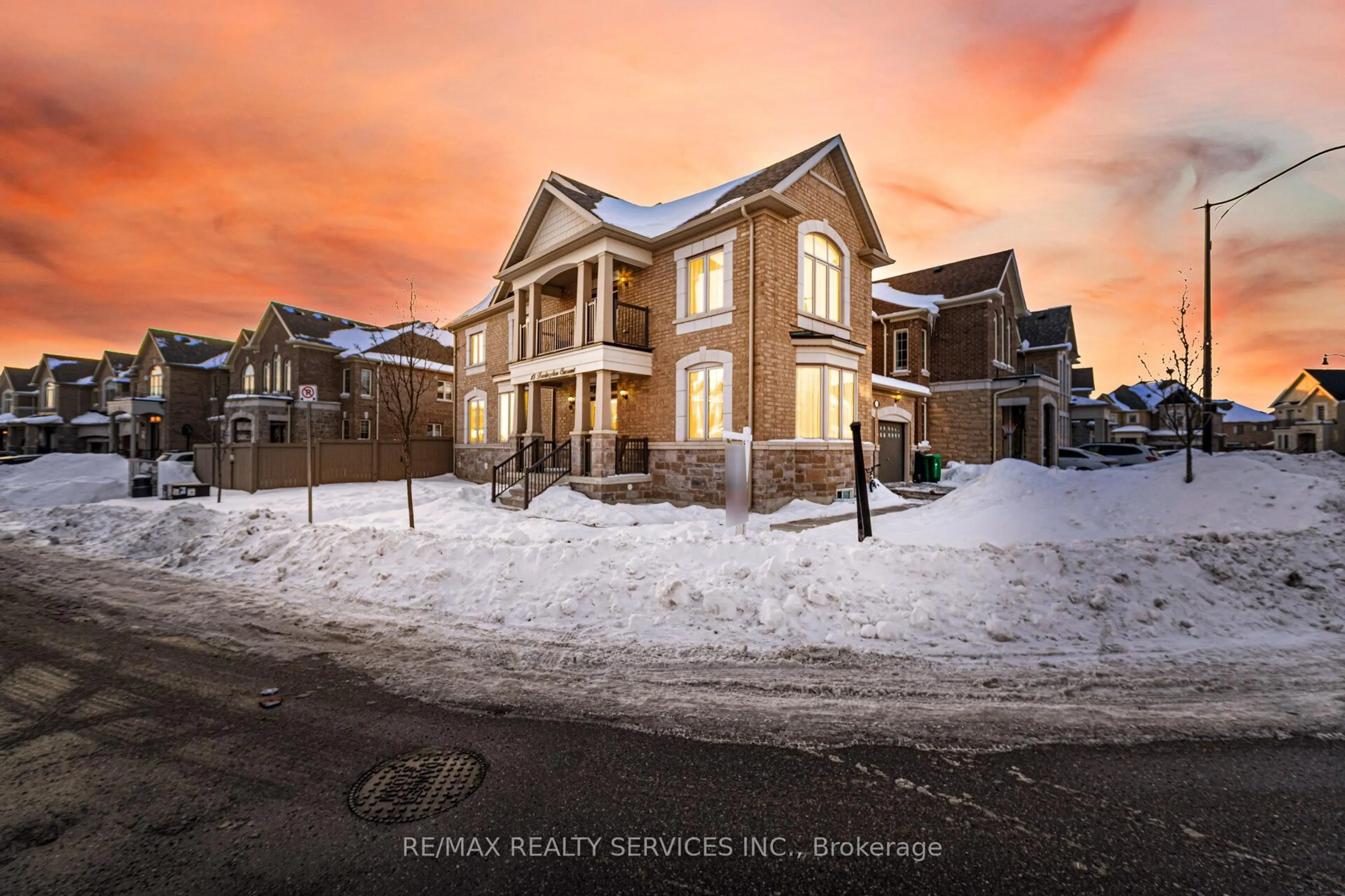 A pic from outside/outdoor area/front of a property/back of a property/a pic from drone, unknown for 15 Farringdon Cres, Brampton Ontario L7A 4Z5
