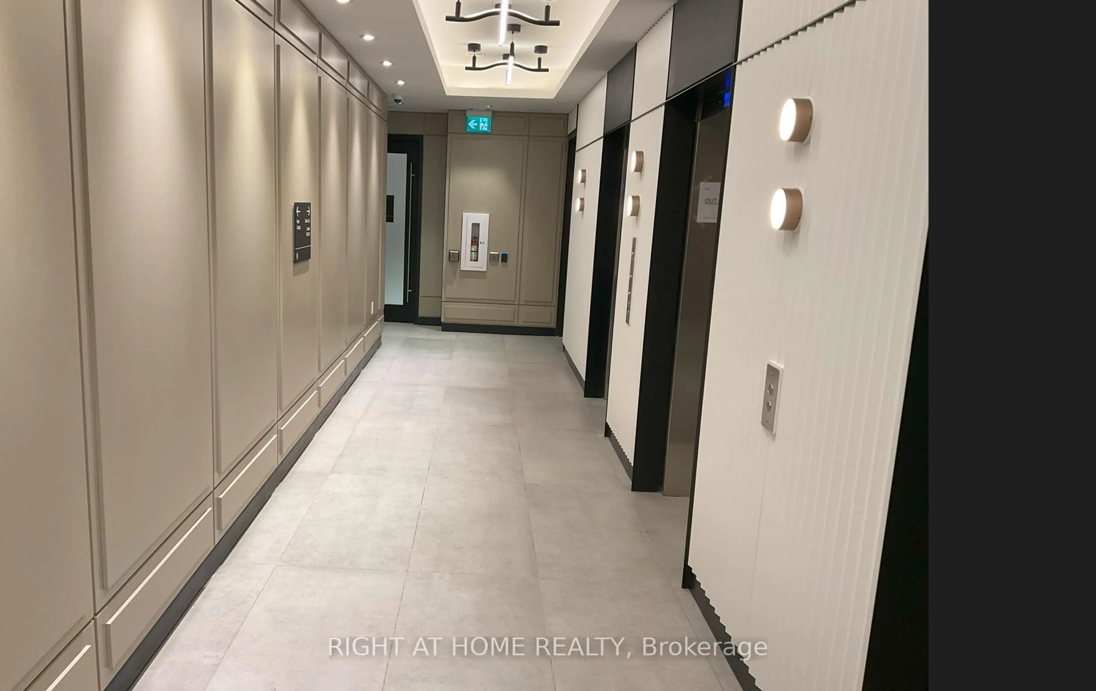 Indoor foyer for 3220 William Coltson Ave #2102, Oakville Ontario L6H 7X9