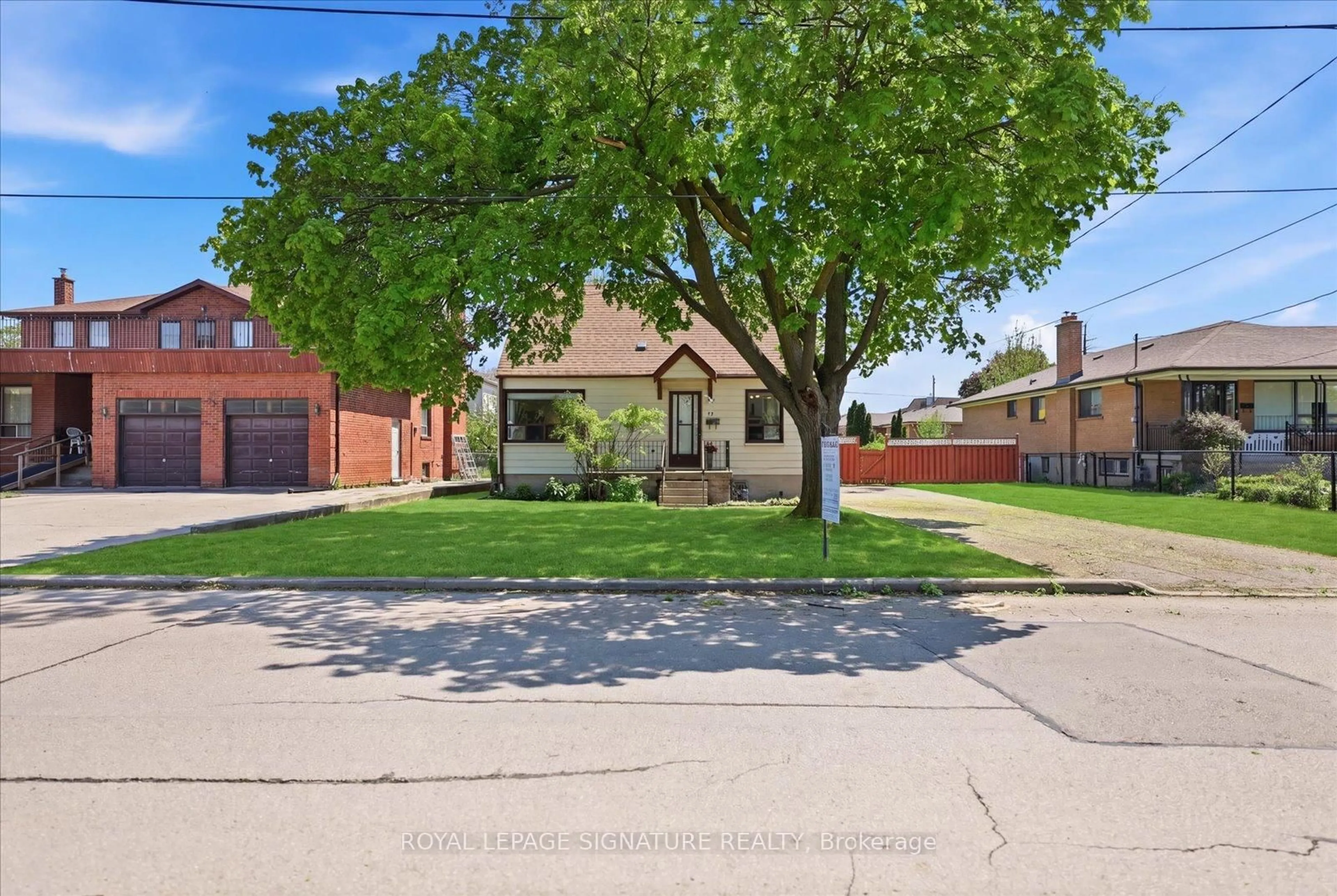 A pic from outside/outdoor area/front of a property/back of a property/a pic from drone, street for 95 Glen Long Ave, Toronto Ontario M6B 2M4
