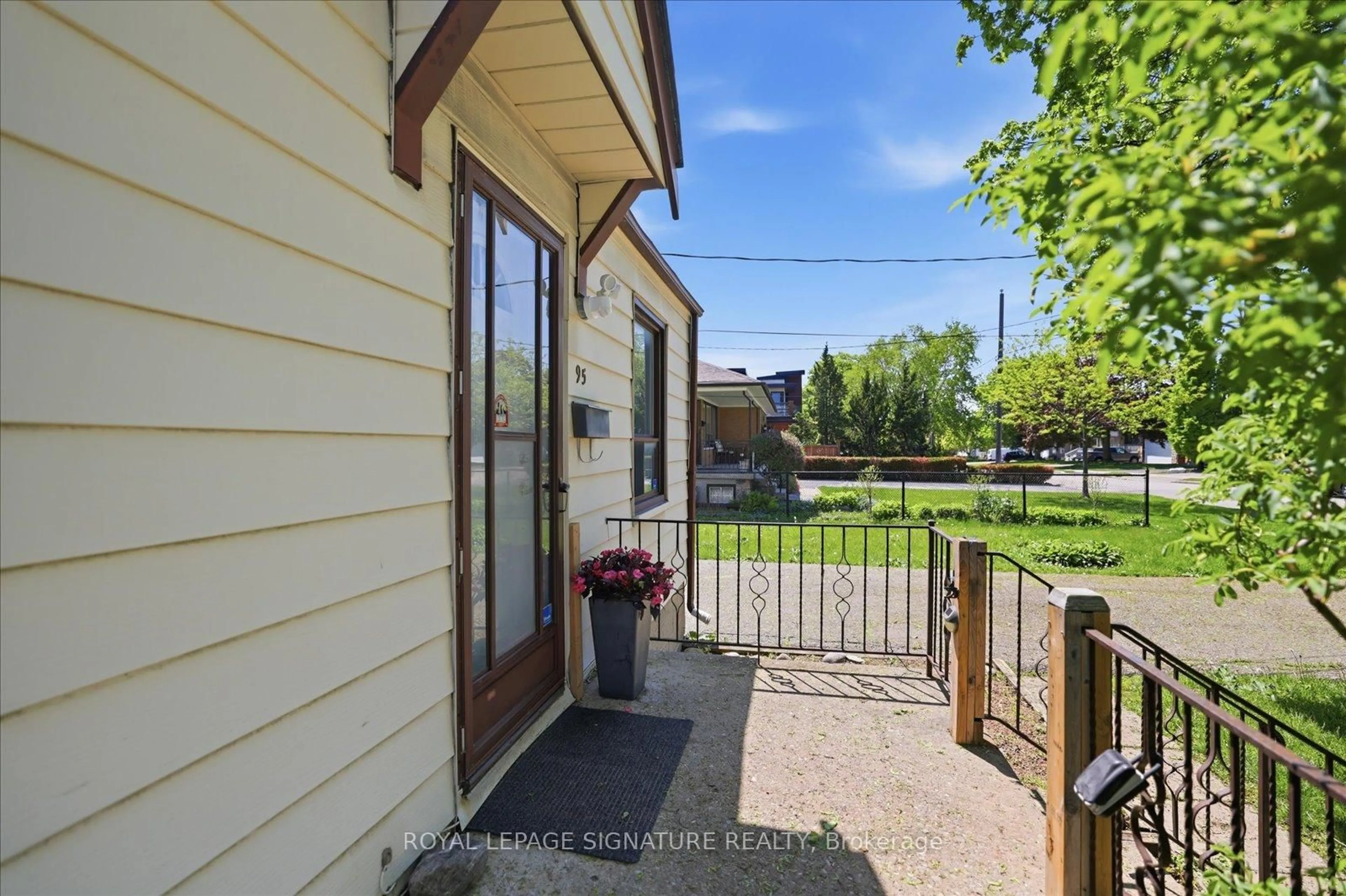 A pic from outside/outdoor area/front of a property/back of a property/a pic from drone, street for 95 Glen Long Ave, Toronto Ontario M6B 2M4