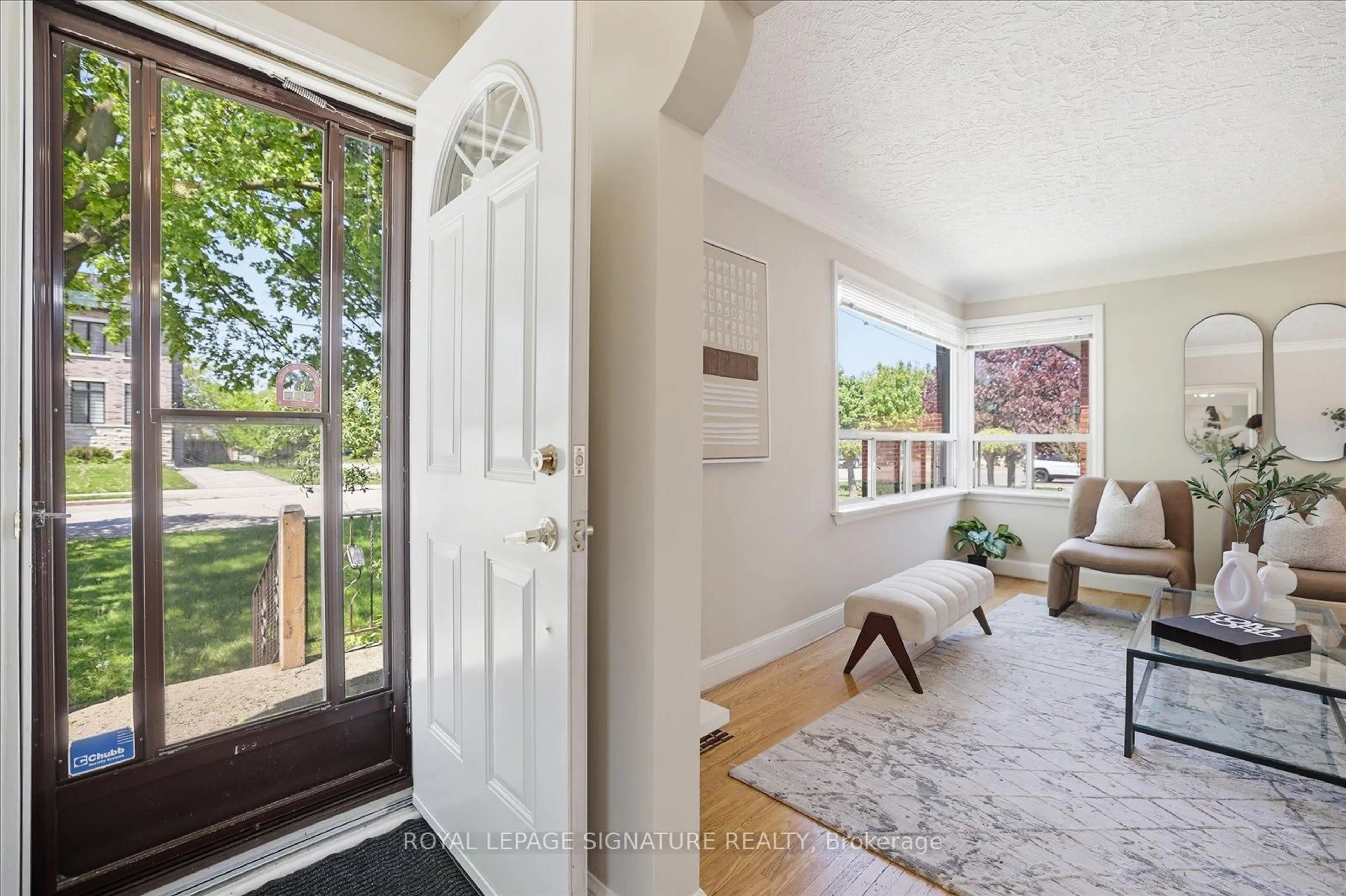 Indoor entryway for 95 Glen Long Ave, Toronto Ontario M6B 2M4