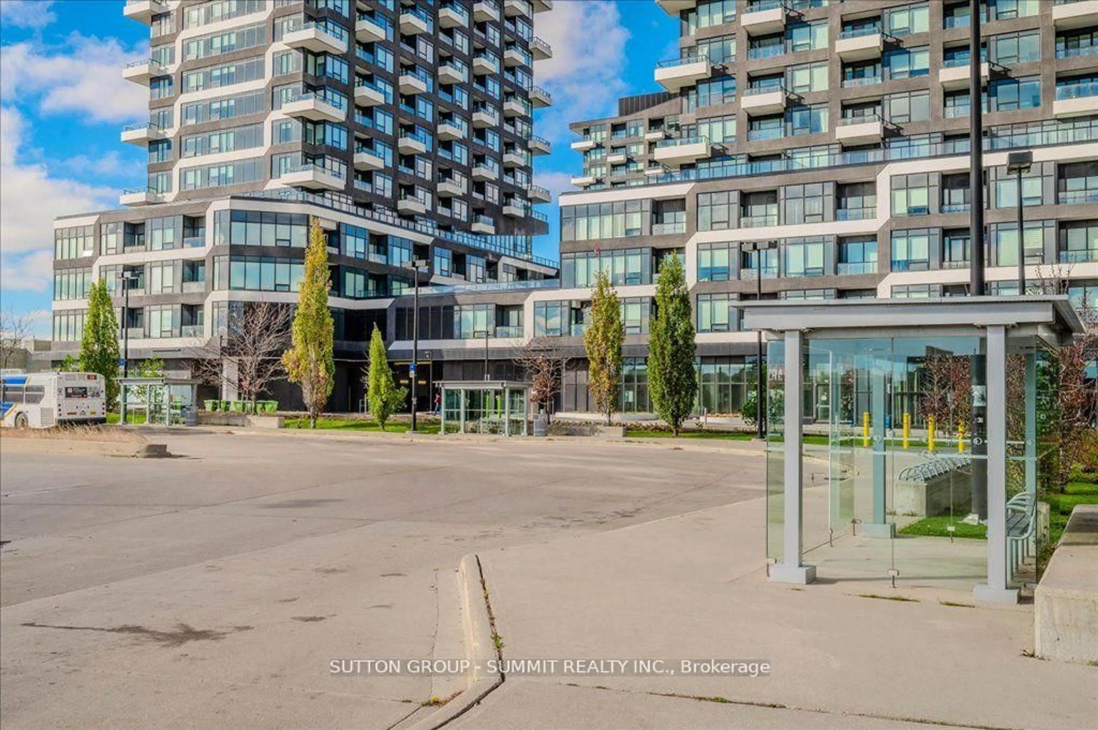 Patio, unknown for 297 Oak Walk Dr #802, Oakville Ontario L6H 3R6