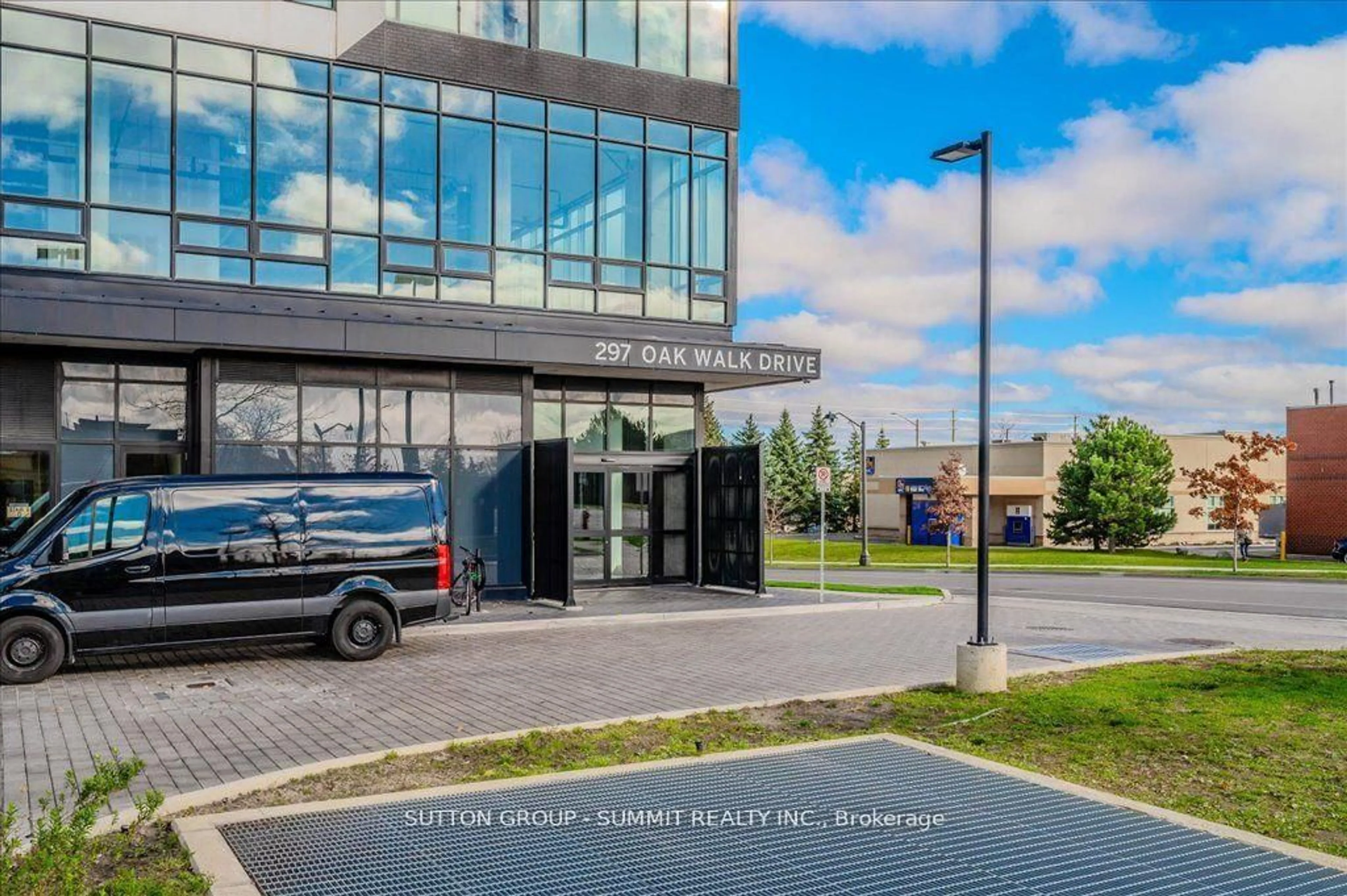 Unknown for 297 Oak Walk Dr #802, Oakville Ontario L6H 3R6