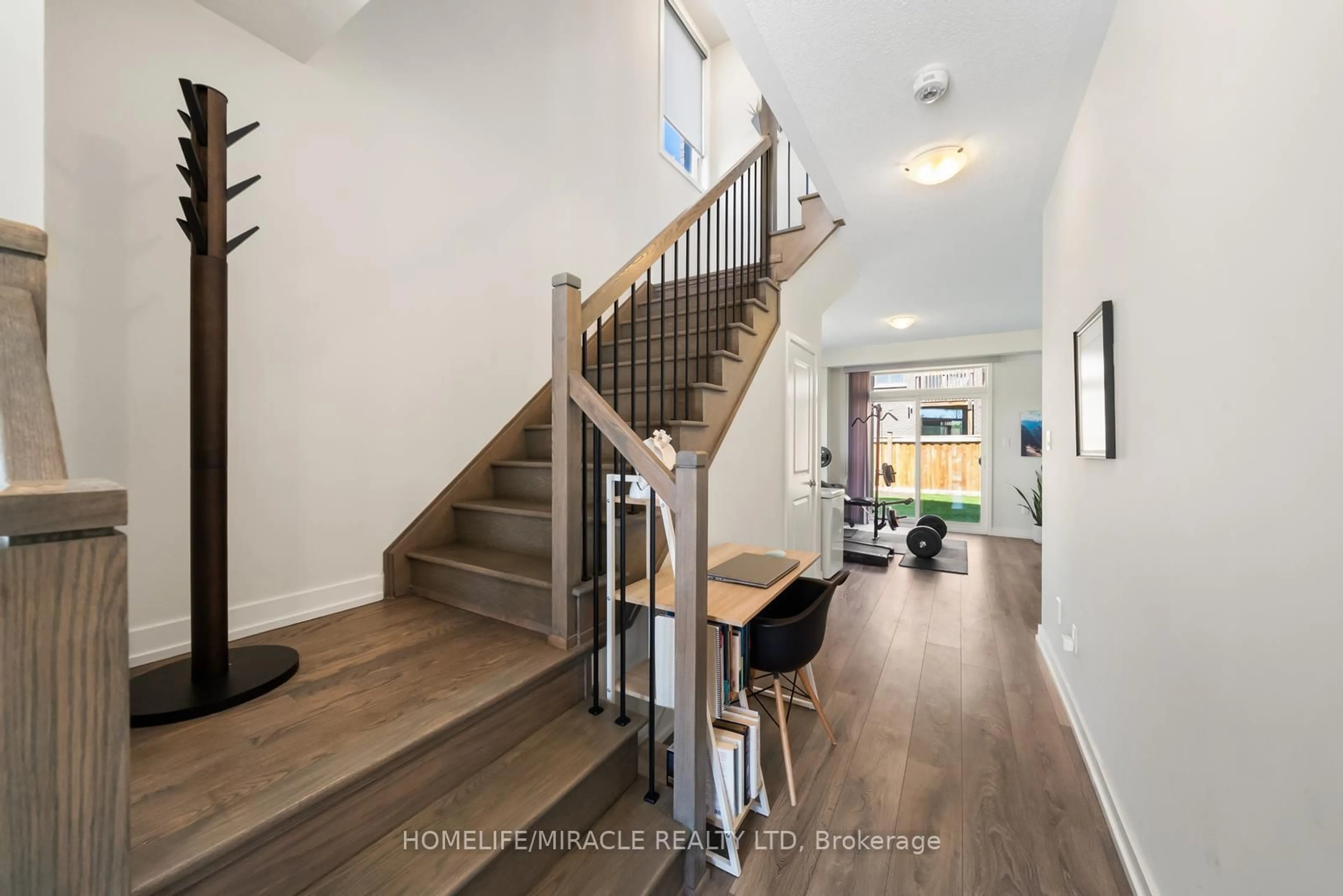 Indoor entryway for 181 Fowley Dr, Oakville Ontario L6H 0P2