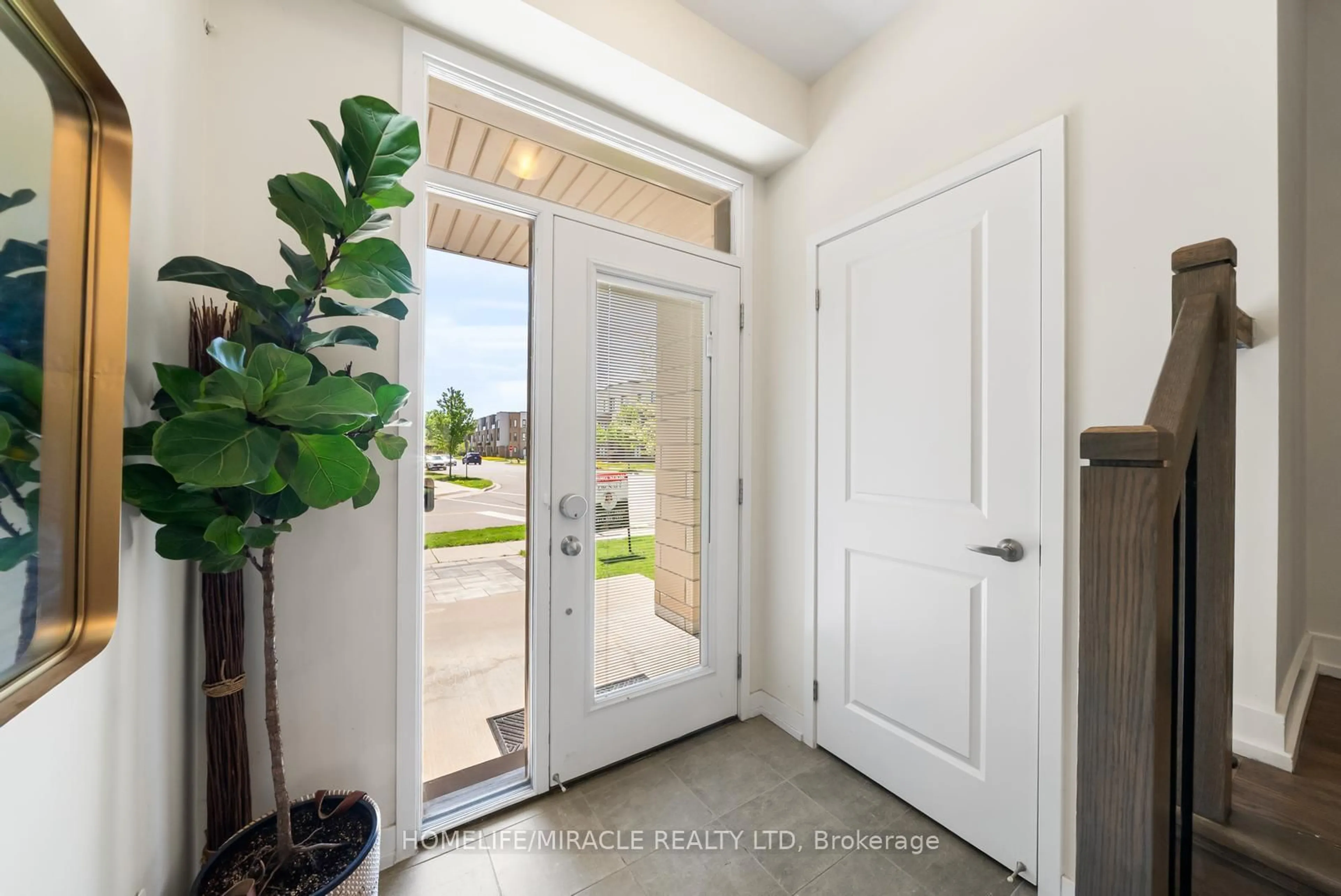 Indoor entryway for 181 Fowley Dr, Oakville Ontario L6H 0P2