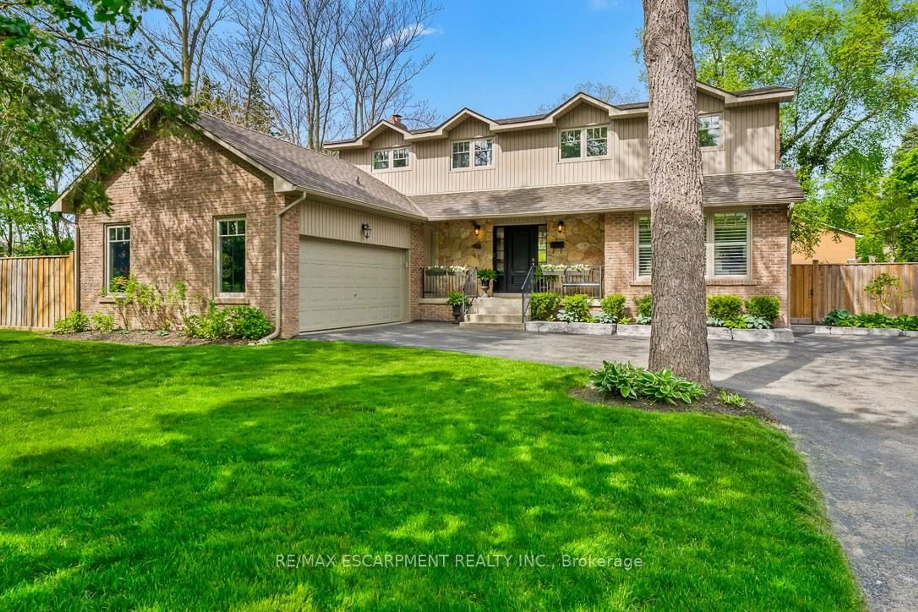 Home with brick exterior material, street for 511 Chamberlain Lane, Oakville Ontario L6J 6A2
