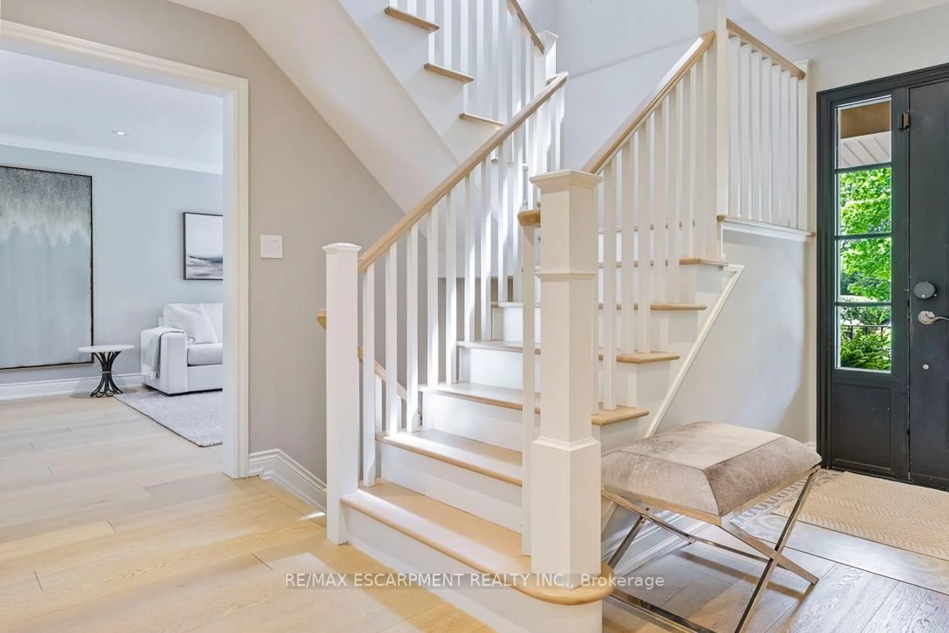 Stairs for 511 Chamberlain Lane, Oakville Ontario L6J 6A2