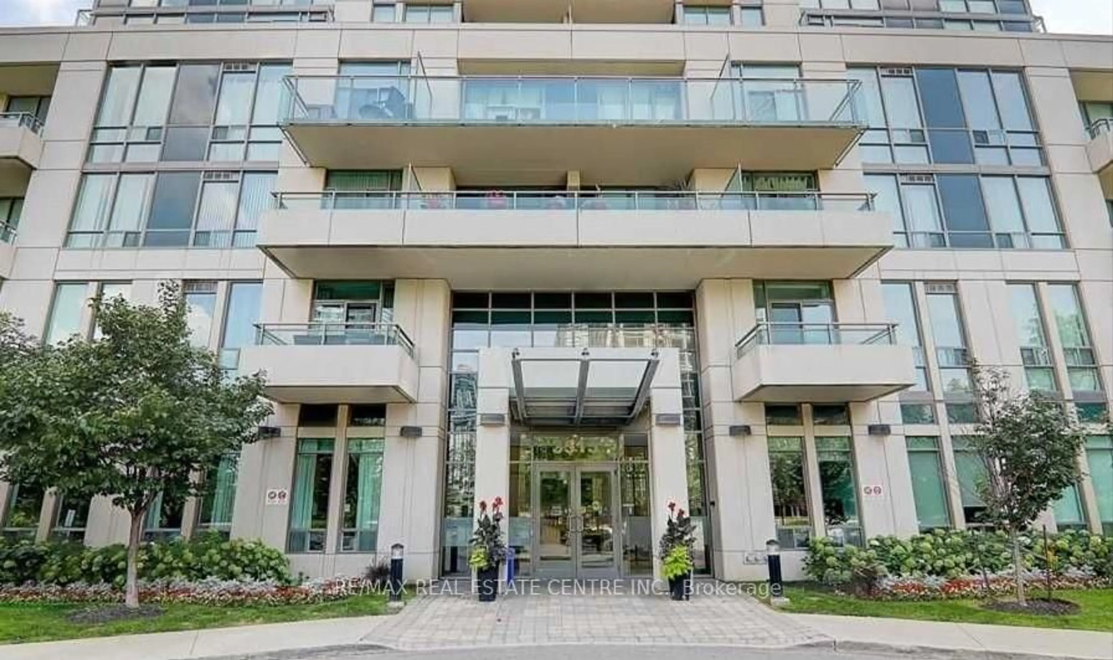 Indoor foyer for 3515 Kariya Dr Dr #1705, Mississauga Ontario L5B 0C1