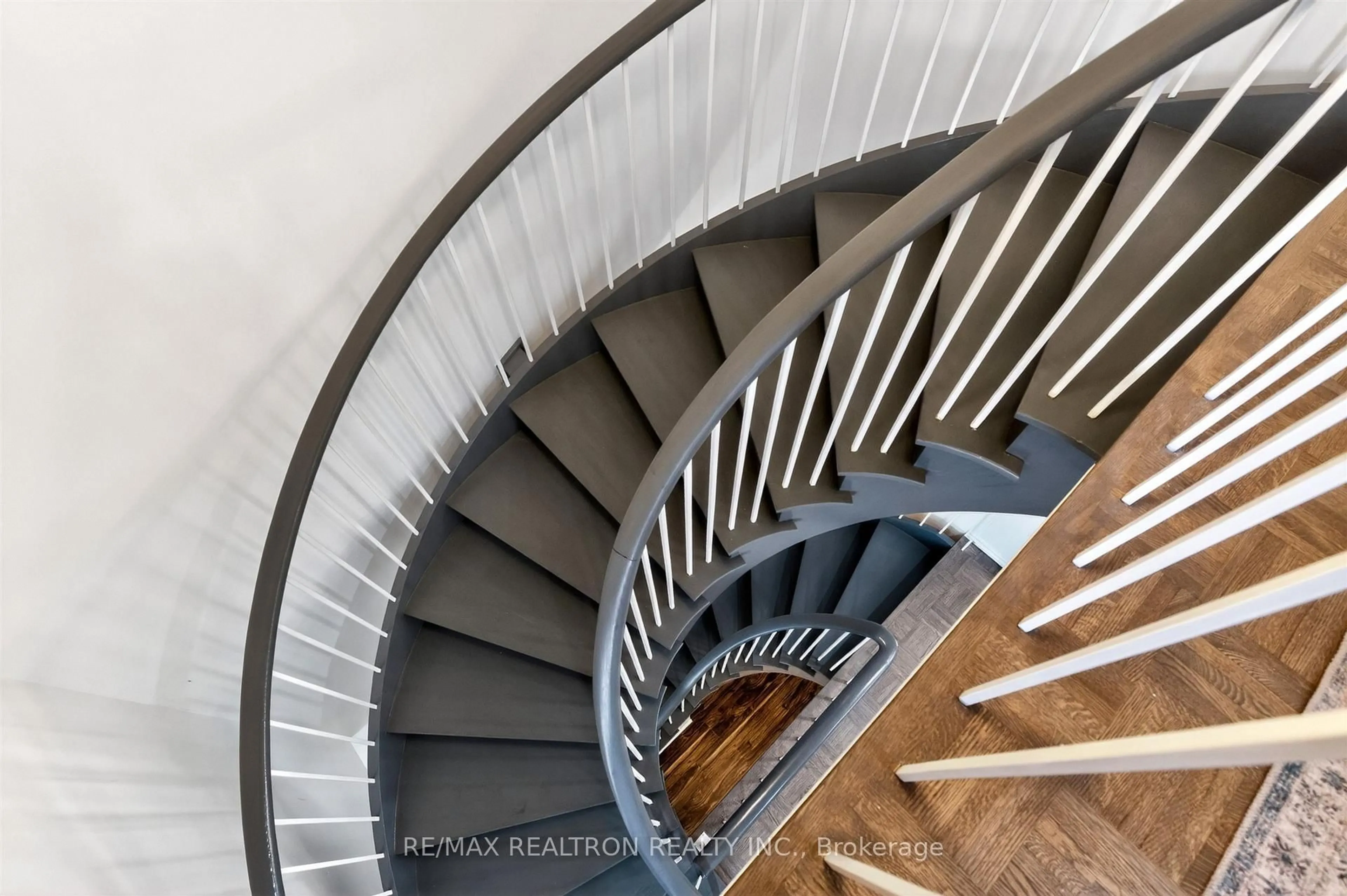 Stairs for 7077 Estoril Rd #11, Mississauga Ontario L5N 1N3