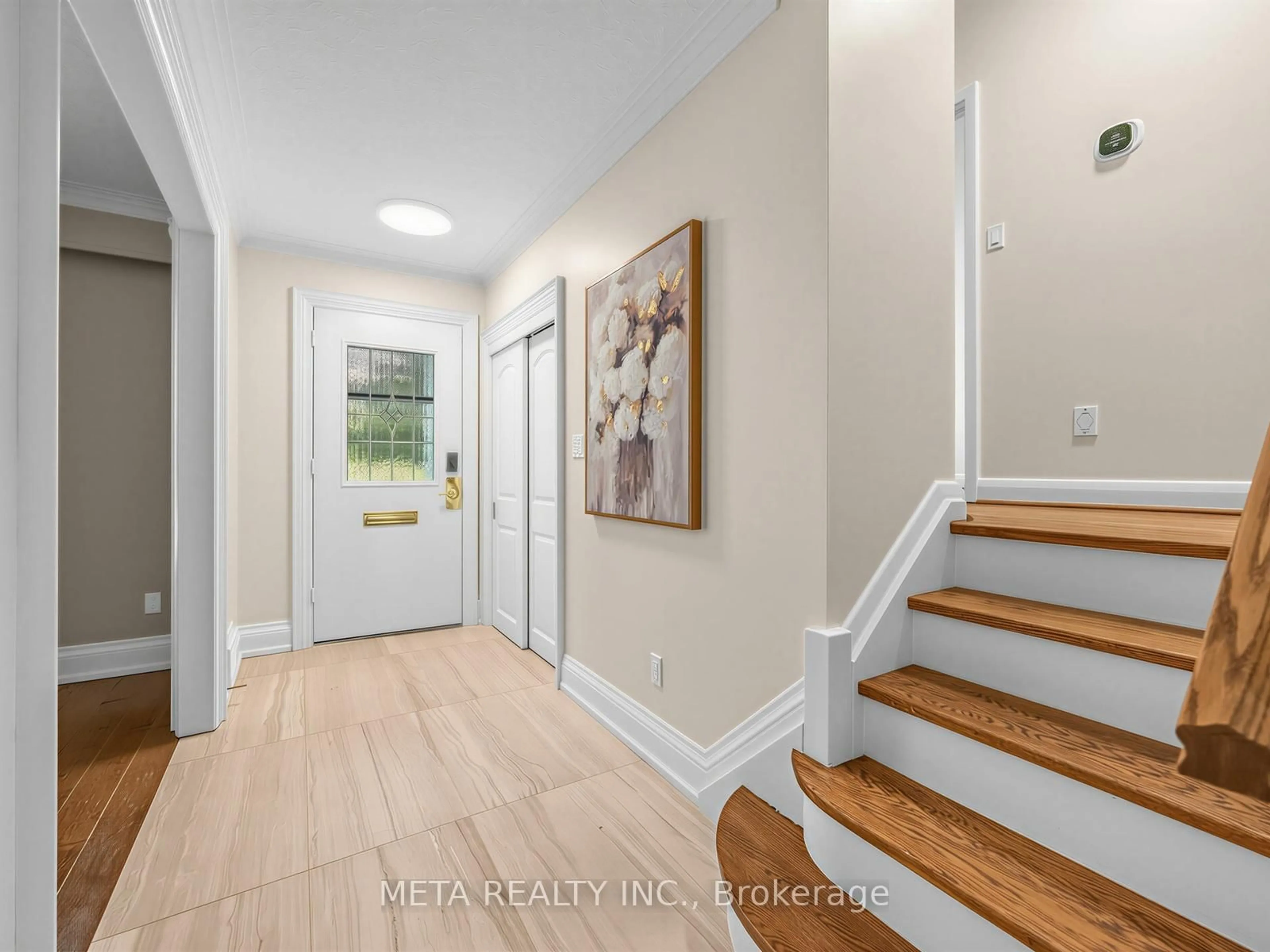 Indoor entryway for 1337 Melton Dr, Mississauga Ontario L4Y 1L6