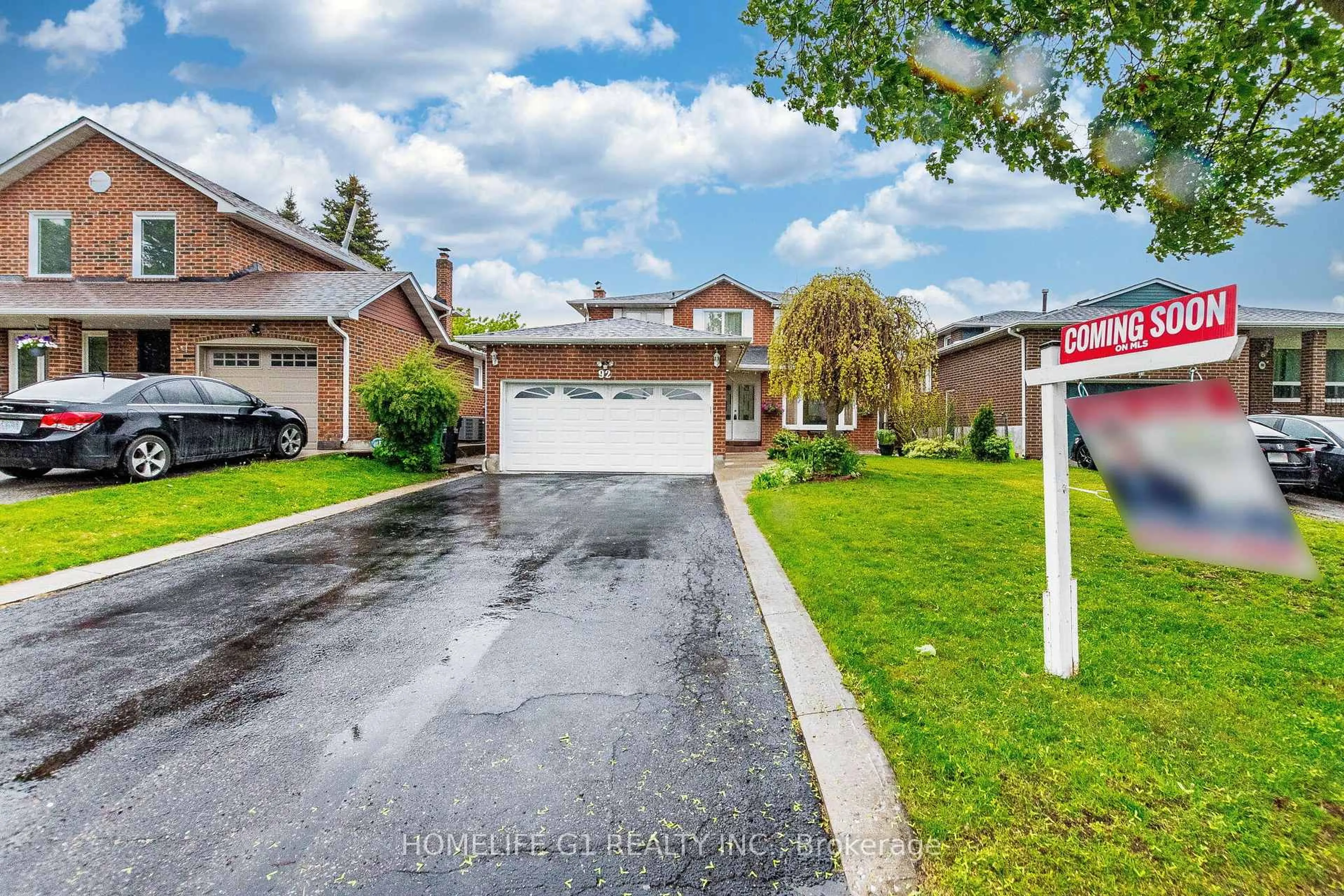 A pic from outside/outdoor area/front of a property/back of a property/a pic from drone, street for 92 Reynier Dr, Brampton Ontario L6Z 1M1