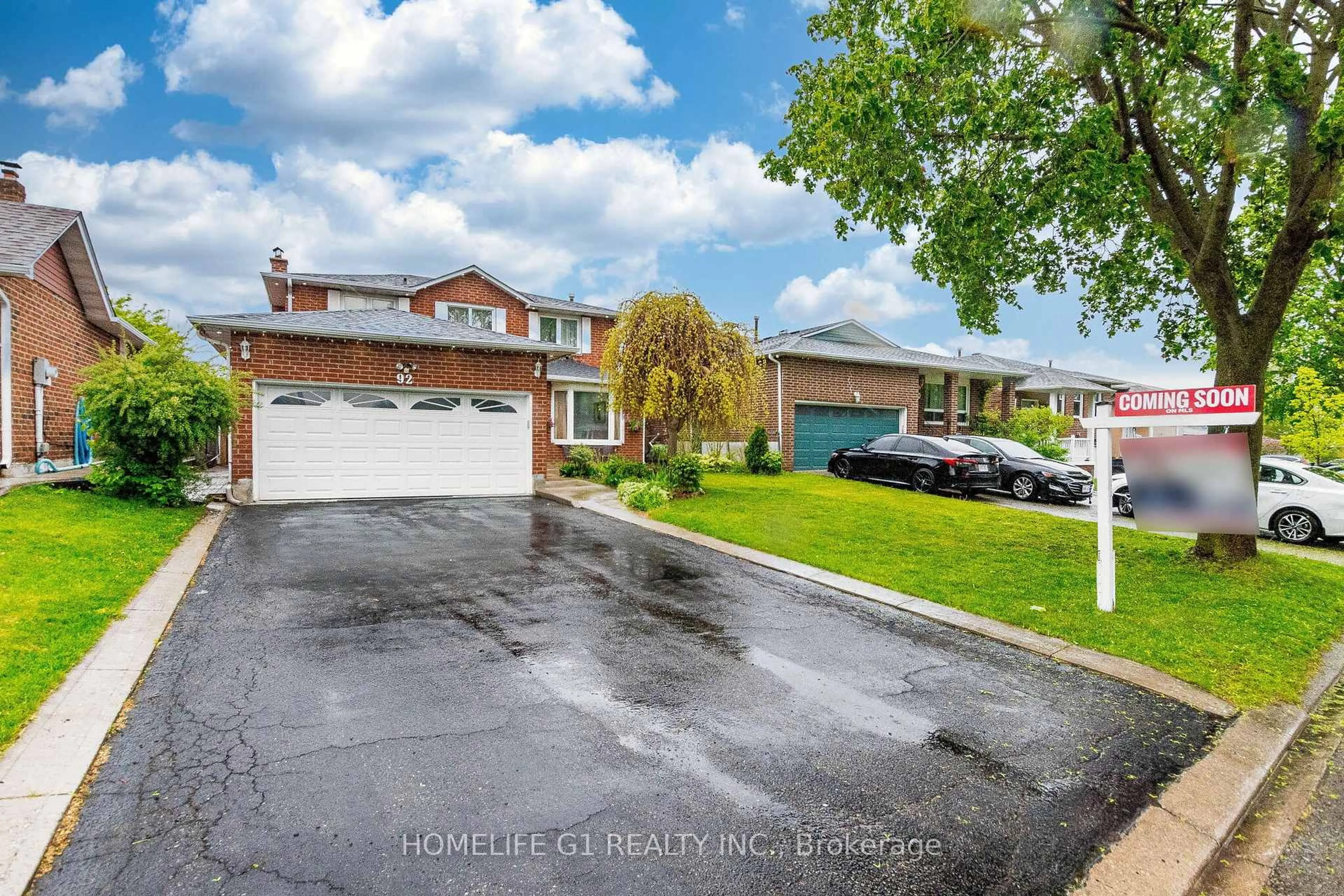 A pic from outside/outdoor area/front of a property/back of a property/a pic from drone, street for 92 Reynier Dr, Brampton Ontario L6Z 1M1