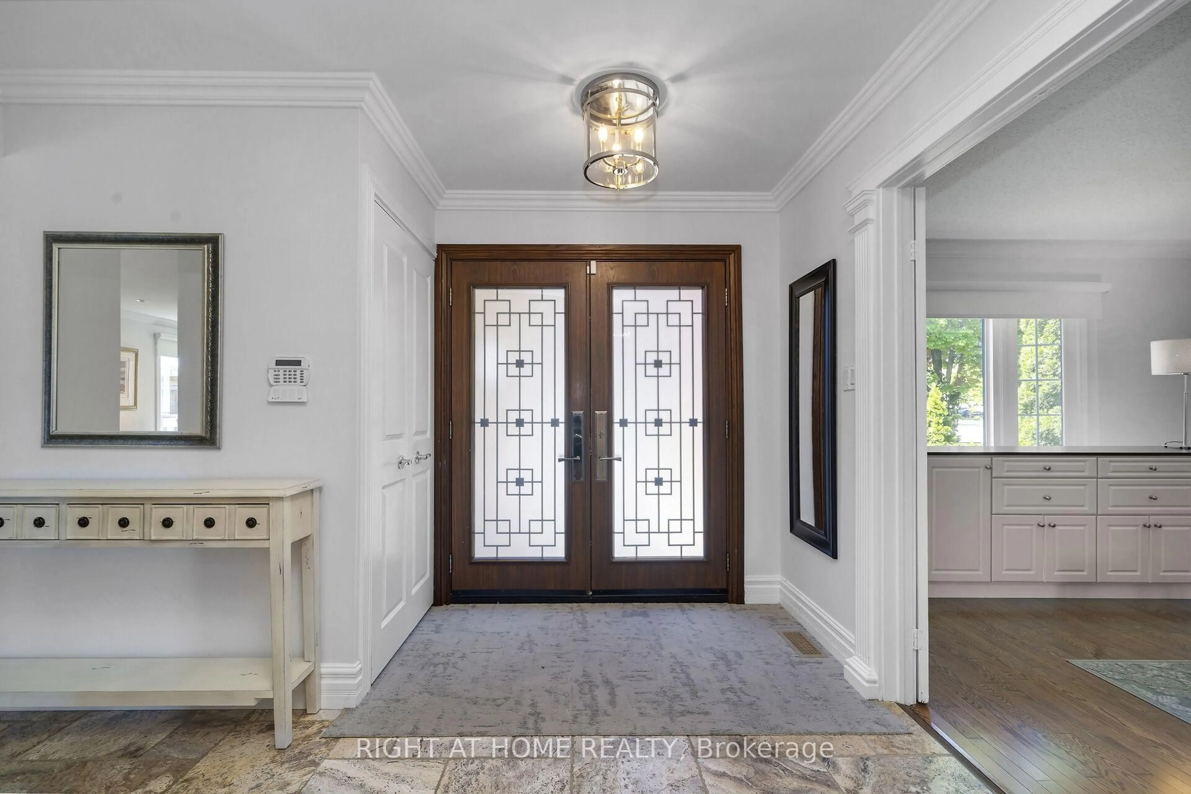 Indoor entryway for 3115 Spring Creek Cres, Mississauga Ontario L5N 4S4