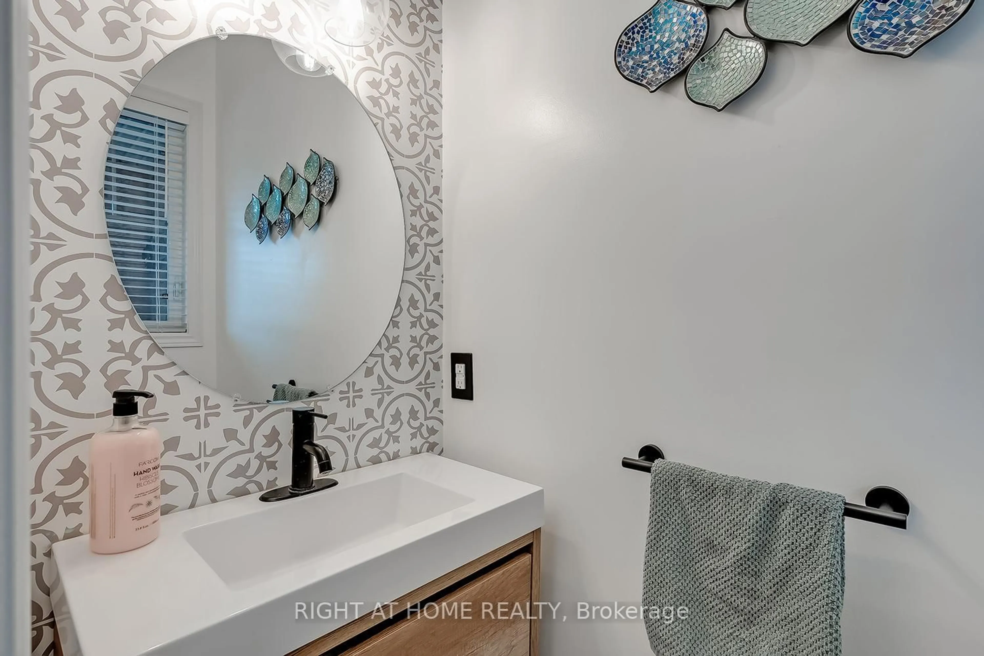 Contemporary bathroom, ceramic/tile floor for 2033 Trawden Way, Oakville Ontario L6M 0M2