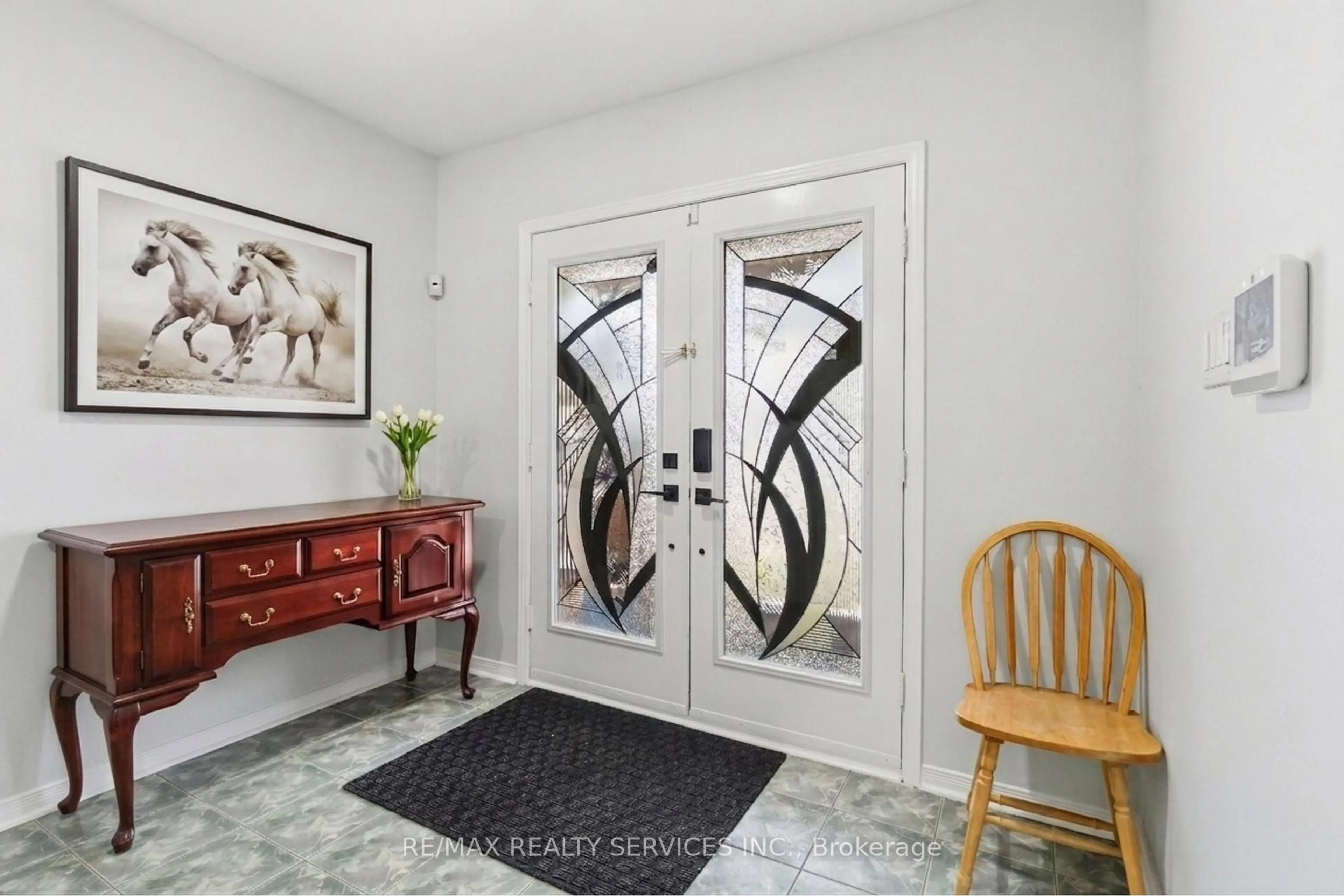 Indoor entryway for 8 Pacific Wind Cres, Brampton Ontario L6R 1Z9