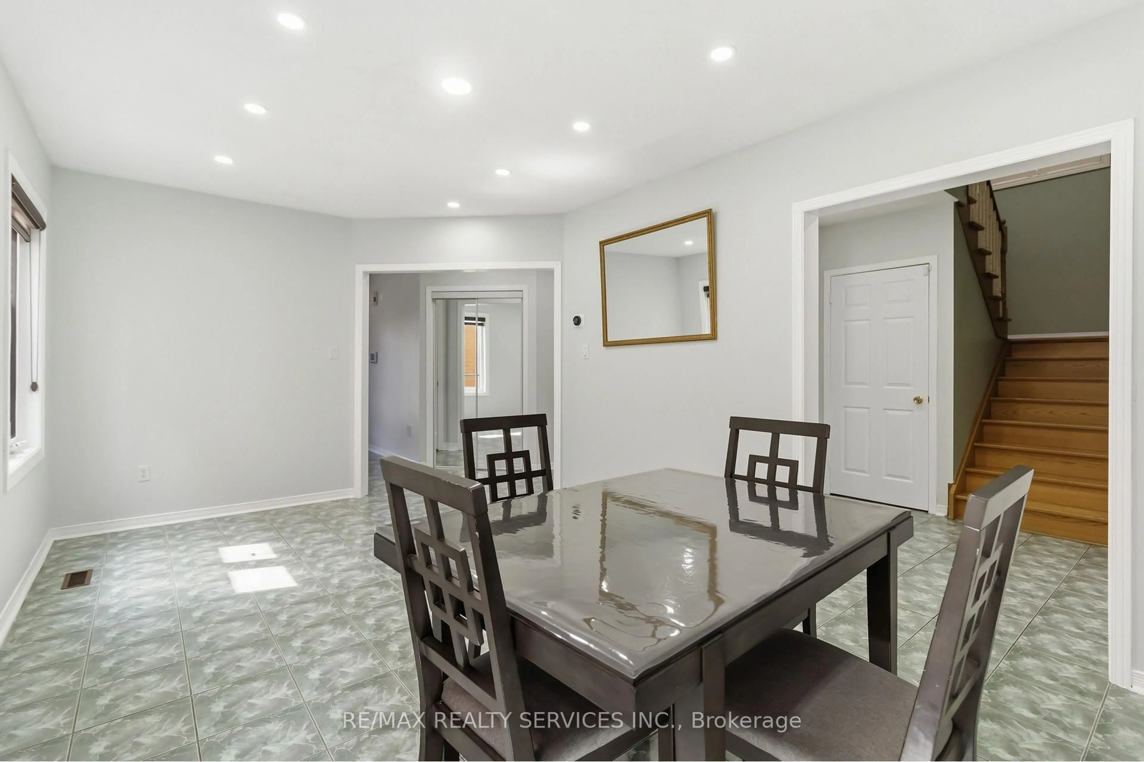 Dining room, unknown for 8 Pacific Wind Cres, Brampton Ontario L6R 1Z9