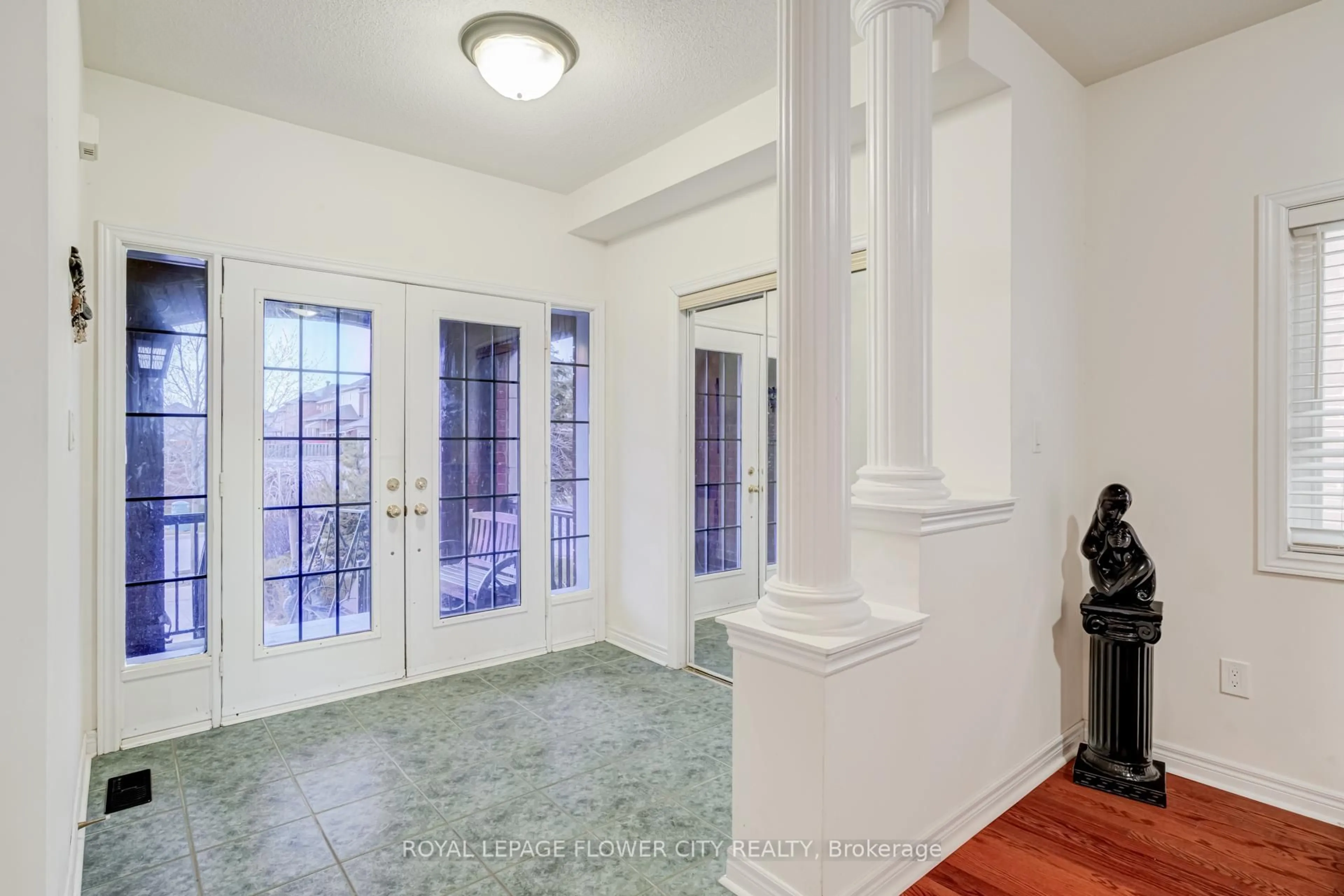 Indoor foyer for 37 Denim Dr, Brampton Ontario L6P 2R3