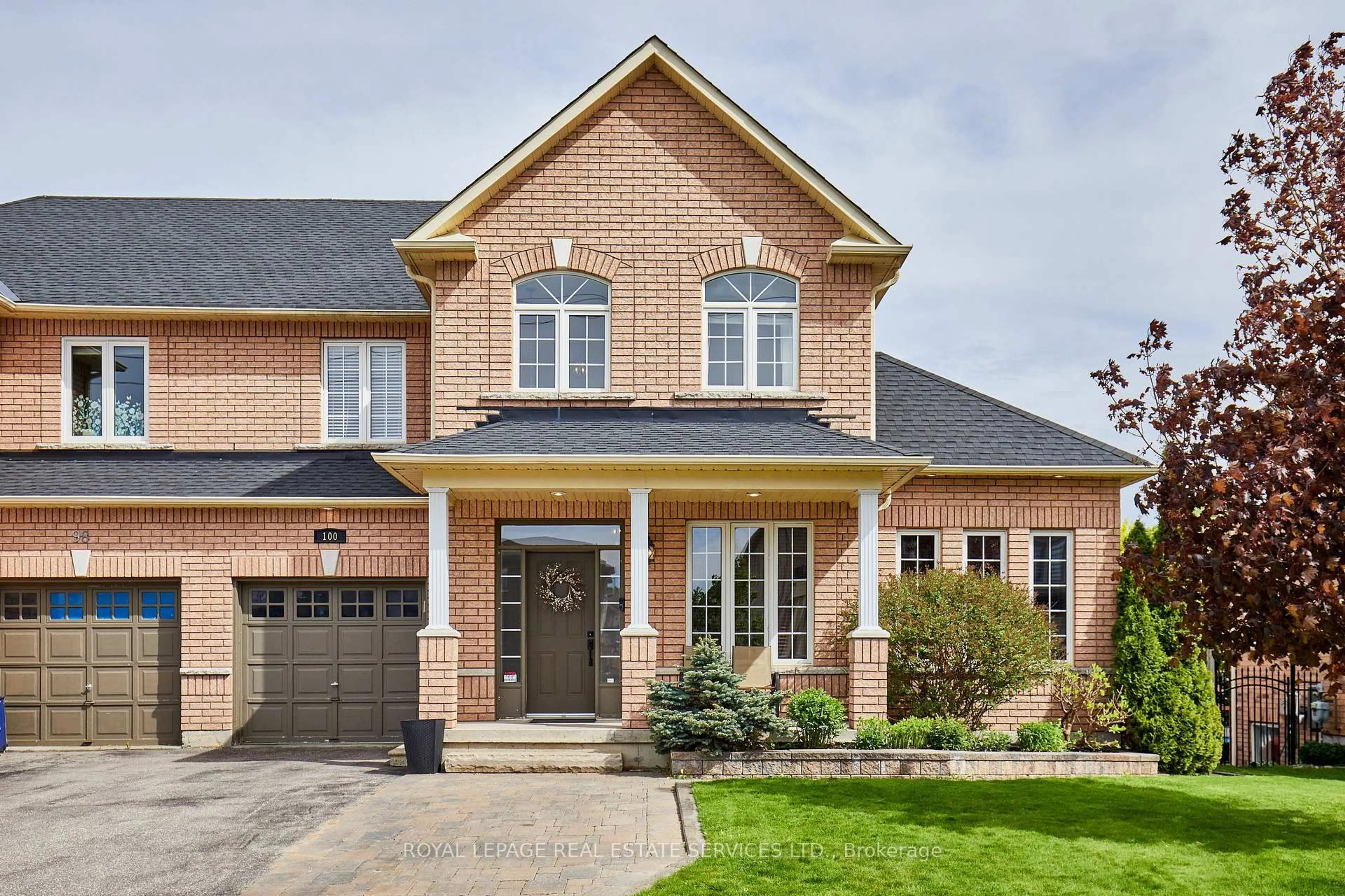 Home with brick exterior material, street for 100 Walker Rd, Caledon Ontario L7C 3M4