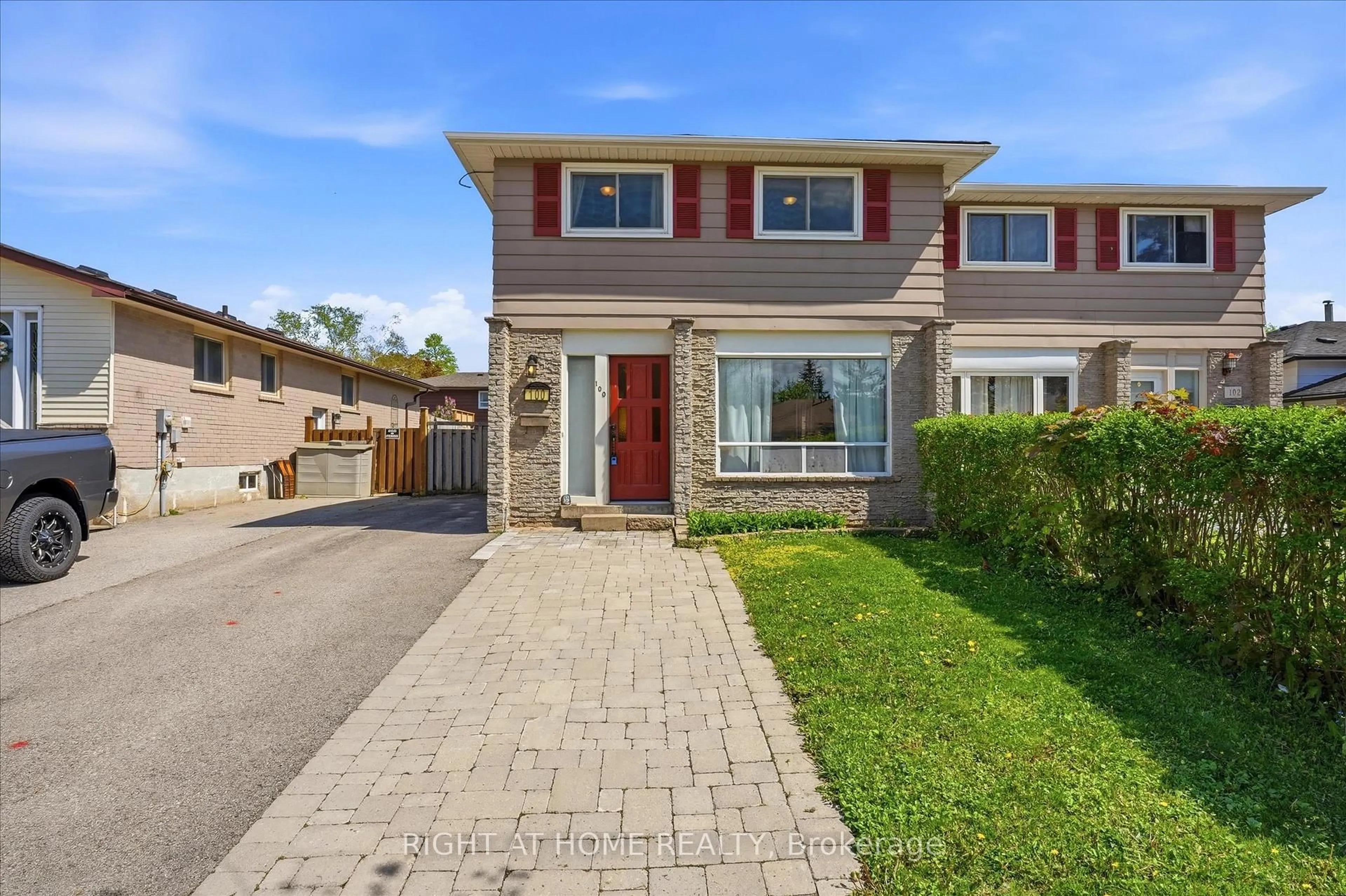 Home with vinyl exterior material, street for 100 Burbank Cres, Orangeville Ontario L9W 3E7